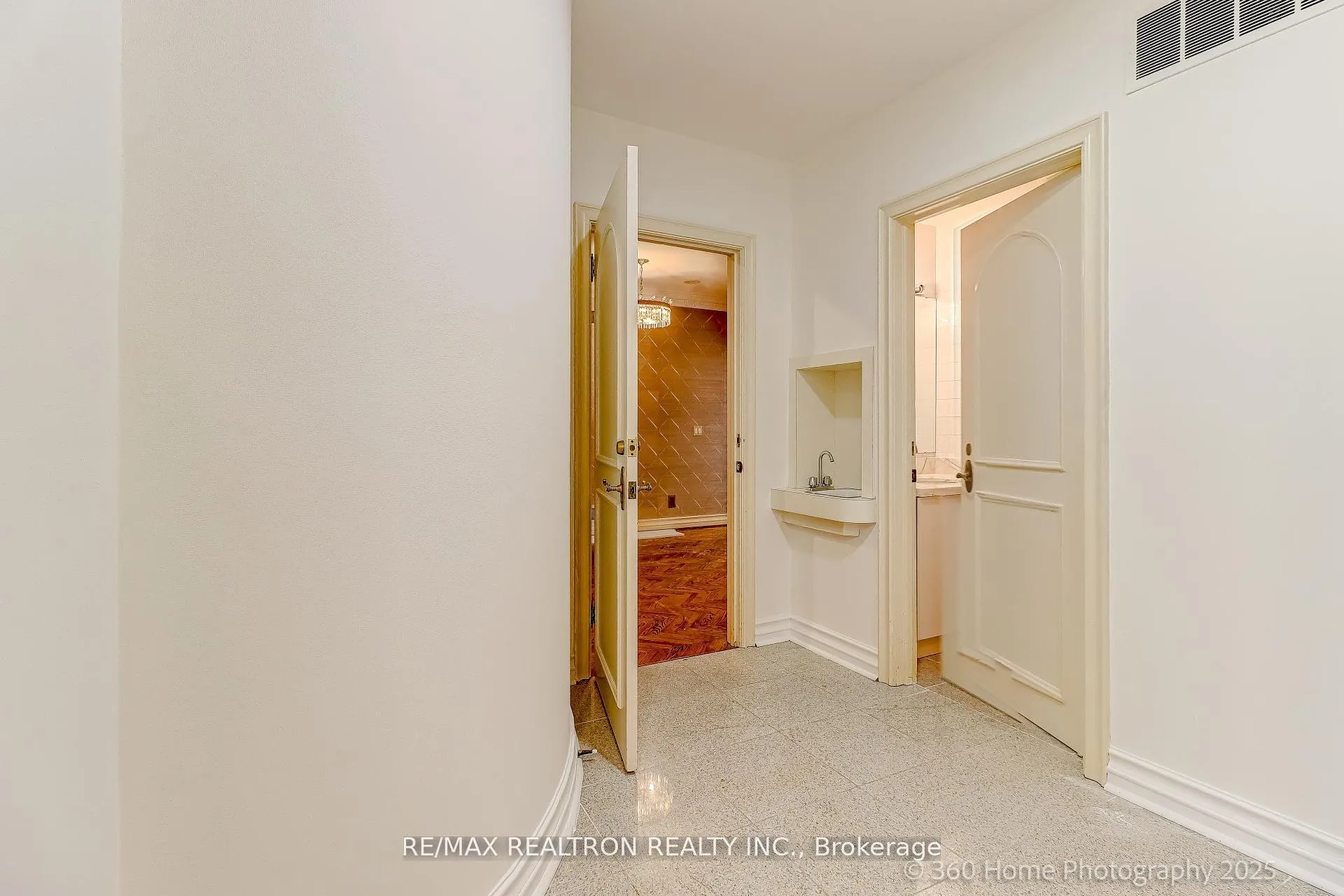 Photo 13 of 29 Sultana Avenue, Toronto, Englemount-Lawrence — HOMEH