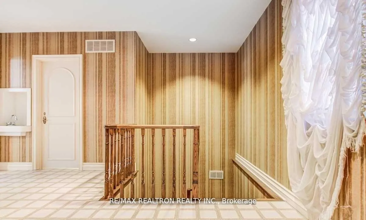 Photo 22 of 29 Sultana Avenue, Toronto, Englemount-Lawrence — HOMEH