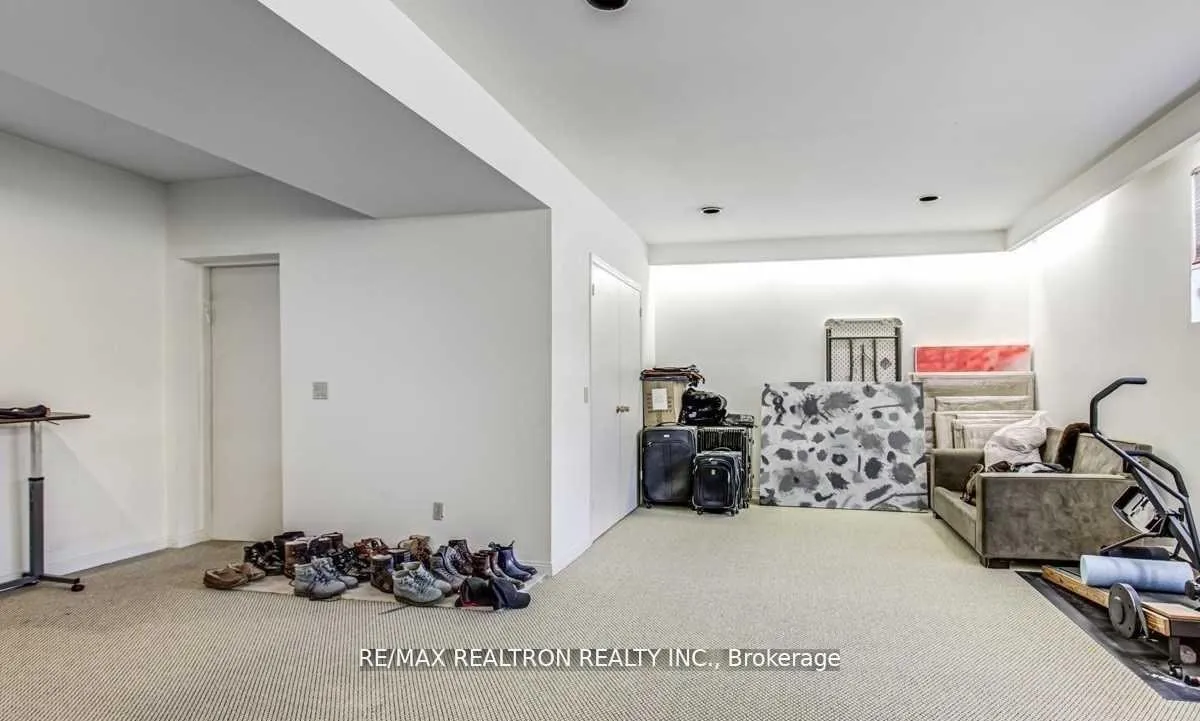 Photo 35 of 29 Sultana Avenue, Toronto, Englemount-Lawrence — HOMEH