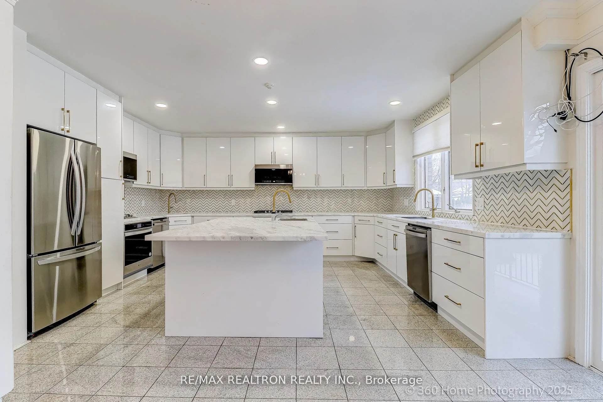 Photo 37 of 29 Sultana Avenue, Toronto, Englemount-Lawrence — HOMEH