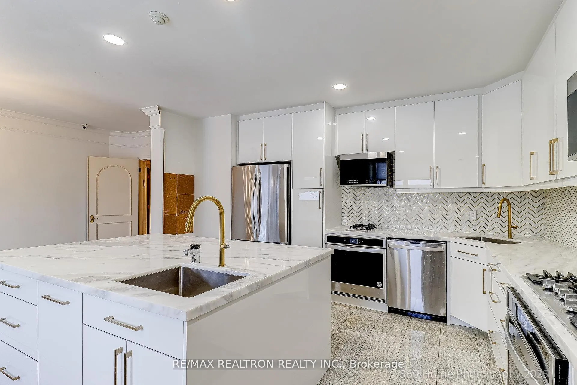 Photo 42 of 29 Sultana Avenue, Toronto, Englemount-Lawrence — HOMEH