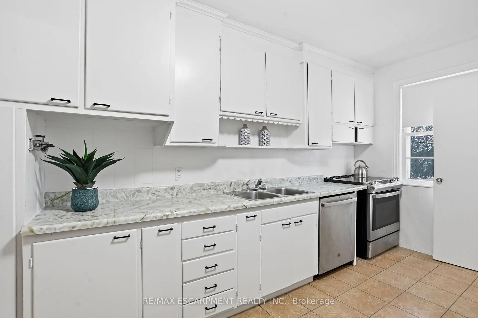 Photo 16 of 170 Dufferin Street, Hamilton, Westdale — HOMEH