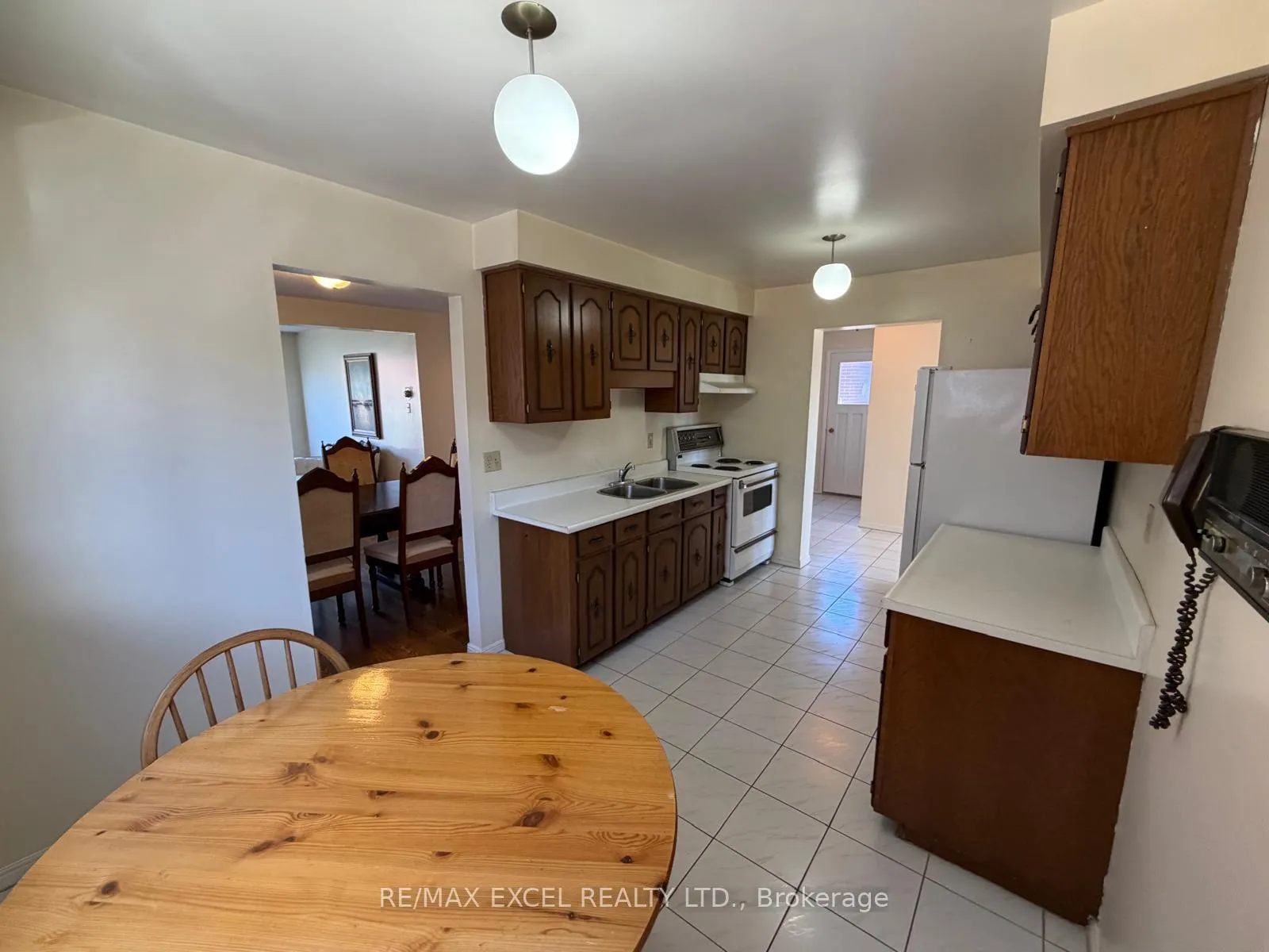 Photo 3 of 94 Pepperell Crescent, Markham, Milliken Mills West — HOMEH