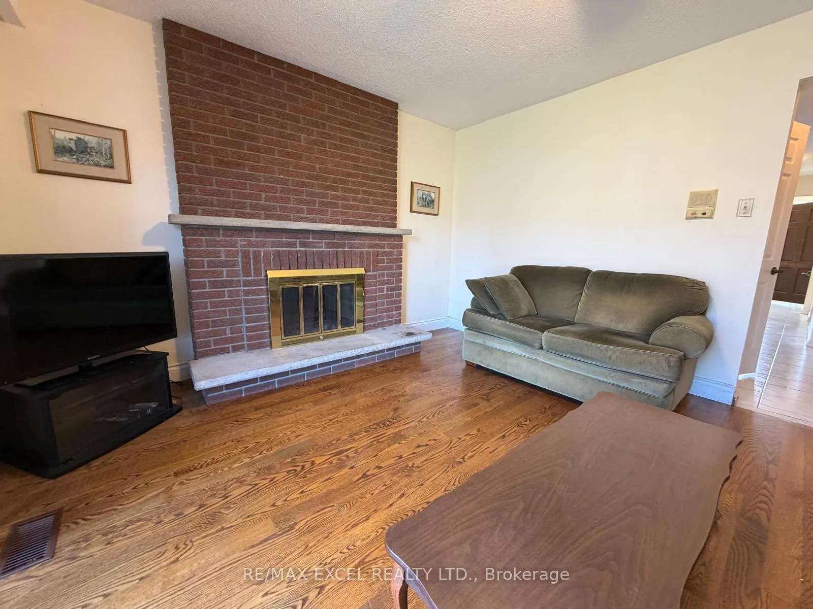 Photo 10 of 94 Pepperell Crescent, Markham, Milliken Mills West — HOMEH