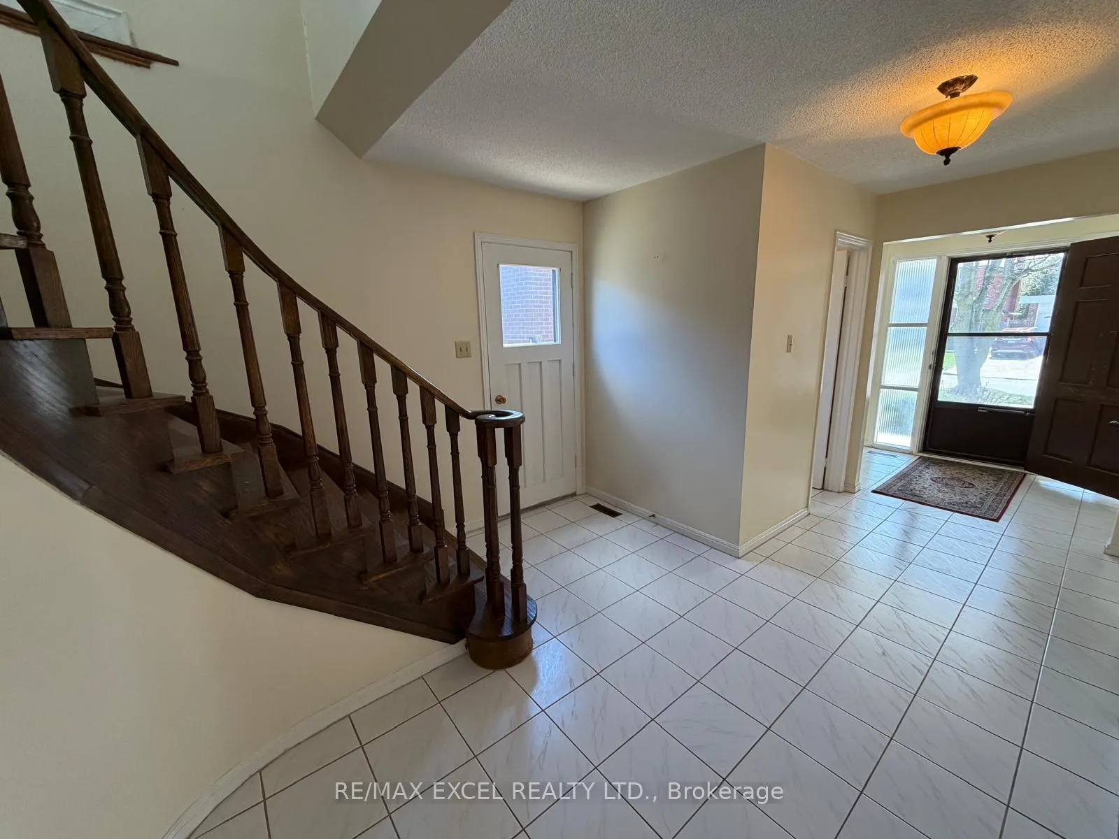 Photo 11 of 94 Pepperell Crescent, Markham, Milliken Mills West — HOMEH