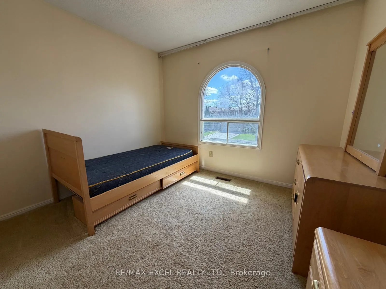 Photo 12 of 94 Pepperell Crescent, Markham, Milliken Mills West — HOMEH