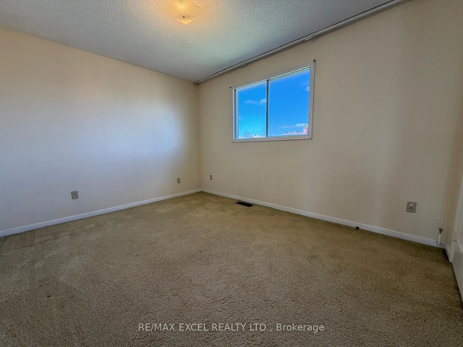 Photo 17 of 94 Pepperell Crescent, Markham, Milliken Mills West — HOMEH