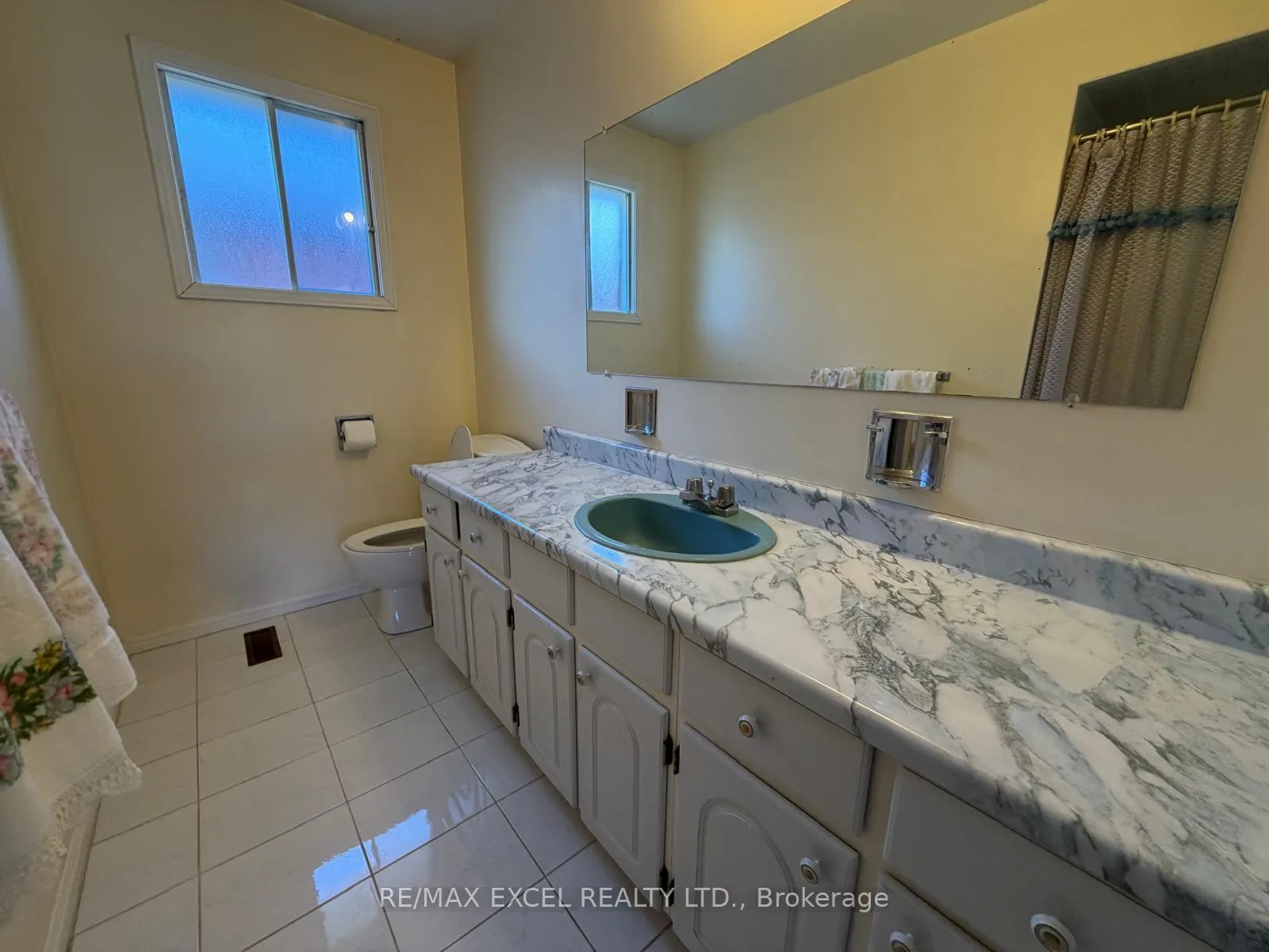 Photo 23 of 94 Pepperell Crescent, Markham, Milliken Mills West — HOMEH