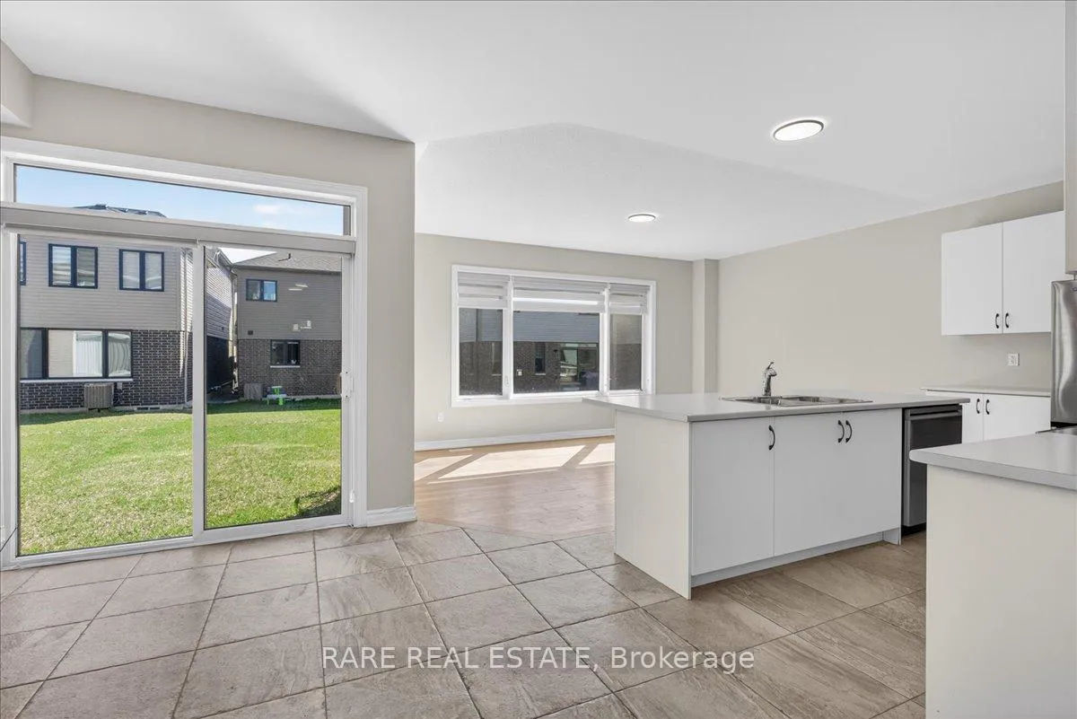 Photo 11 of 38 Rochester Drive, Barrie, Rural Barrie Southeast — HOMEH