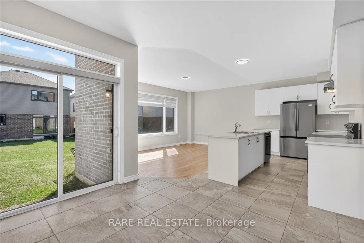 Photo 12 of 38 Rochester Drive, Barrie, Rural Barrie Southeast — HOMEH
