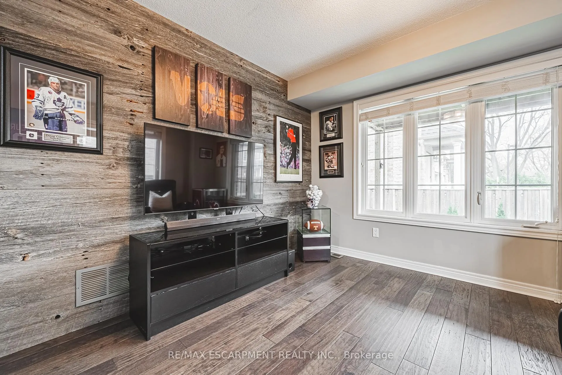 Photo 4 of Unit 4, 2220 Queensway Drive, Burlington, Freeman — HOMEH