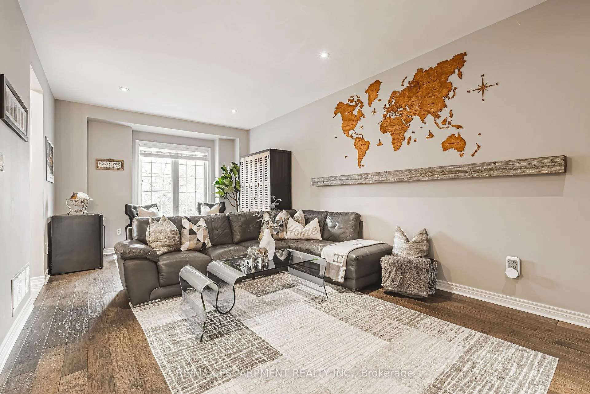 Photo 5 of Unit 4, 2220 Queensway Drive, Burlington, Freeman — HOMEH