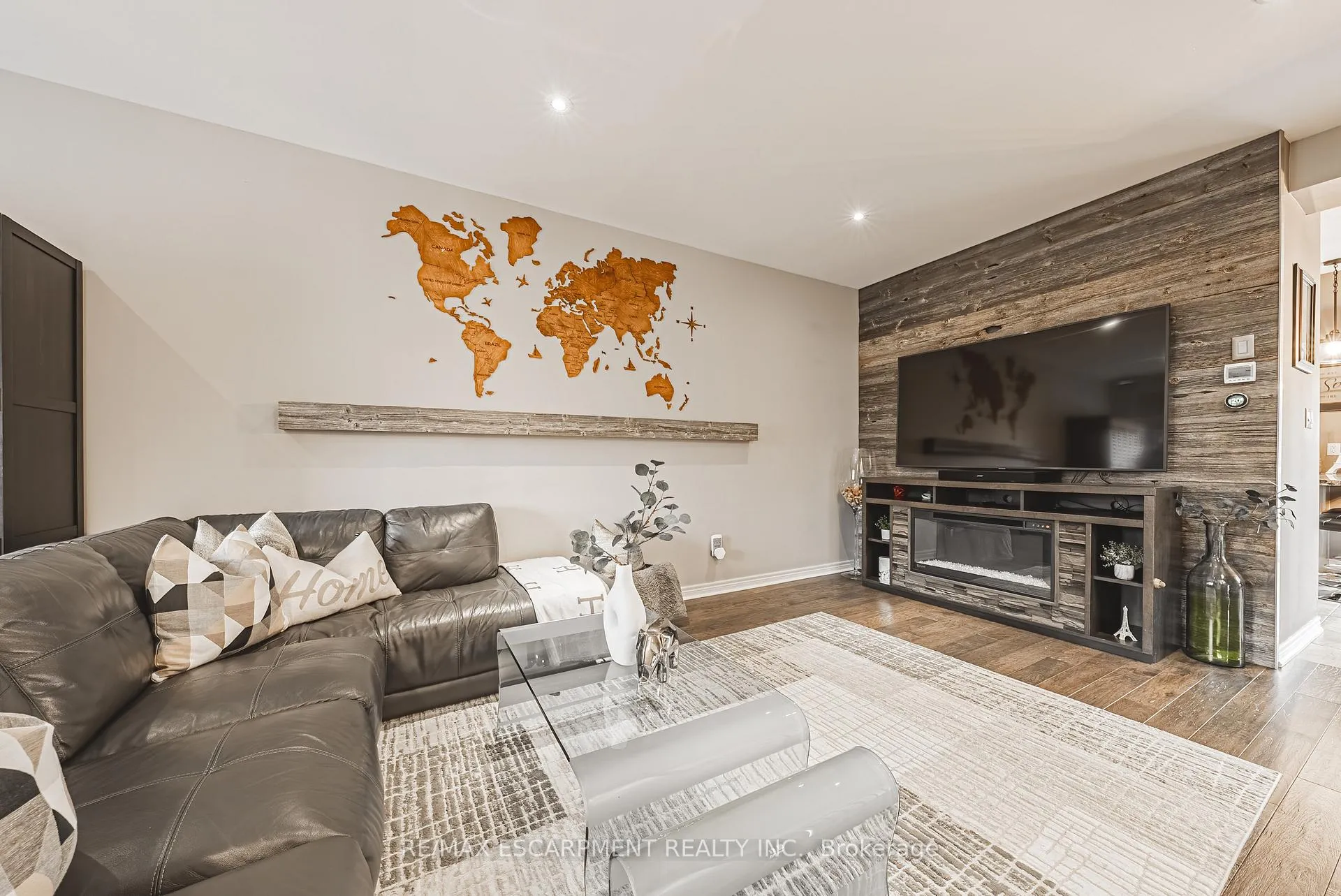 Photo 6 of Unit 4, 2220 Queensway Drive, Burlington, Freeman — HOMEH