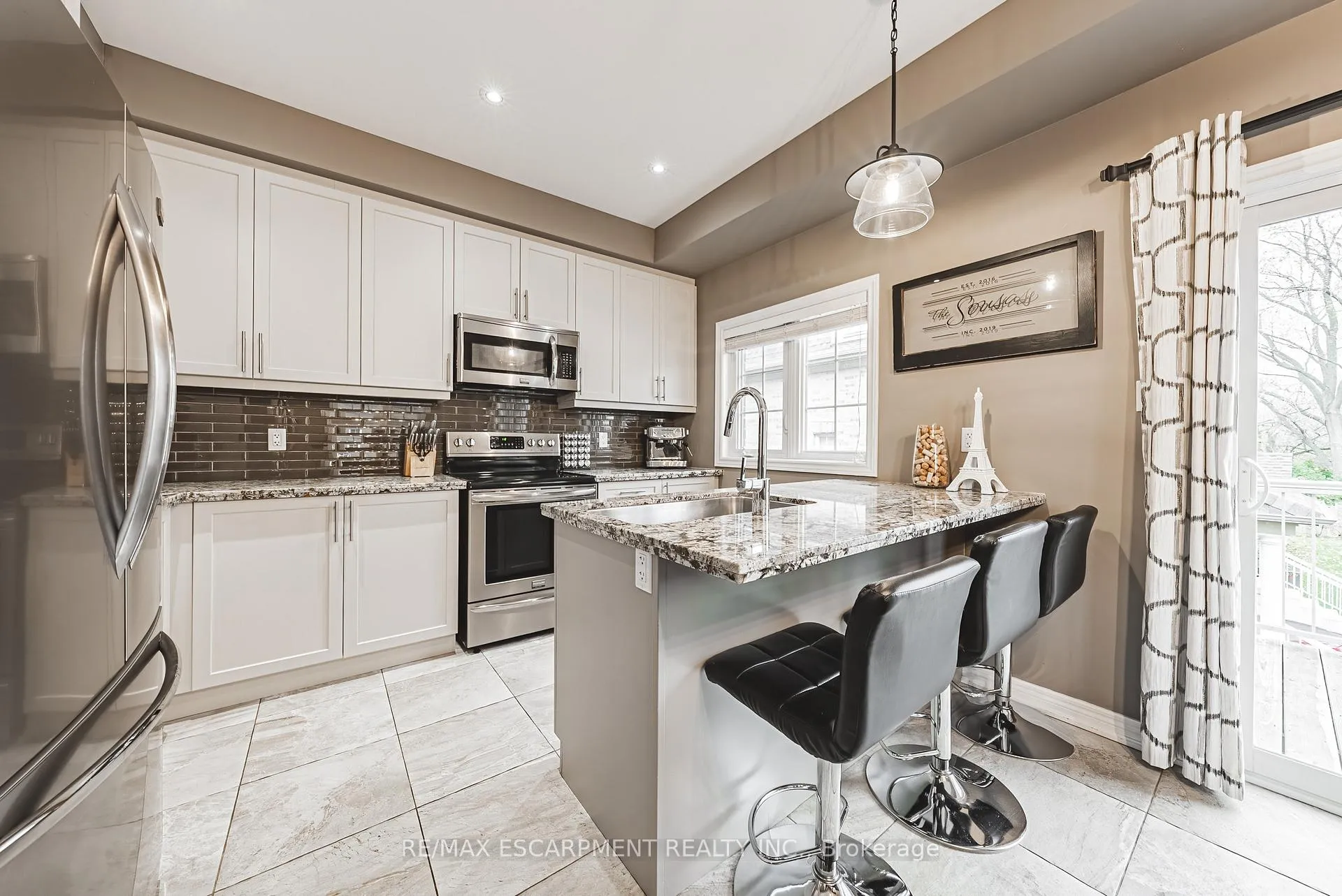 Photo 9 of Unit 4, 2220 Queensway Drive, Burlington, Freeman — HOMEH