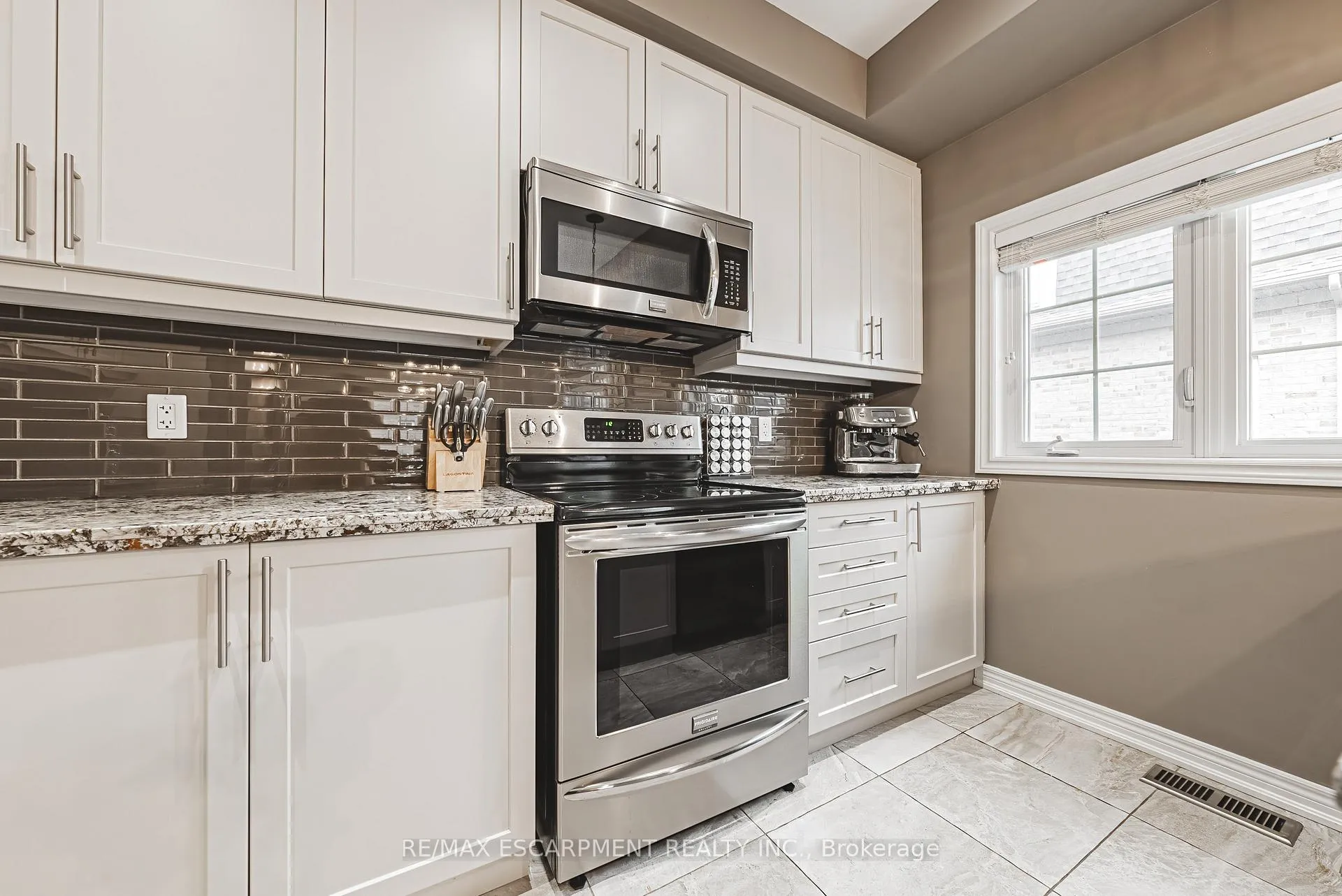 Photo 10 of Unit 4, 2220 Queensway Drive, Burlington, Freeman — HOMEH