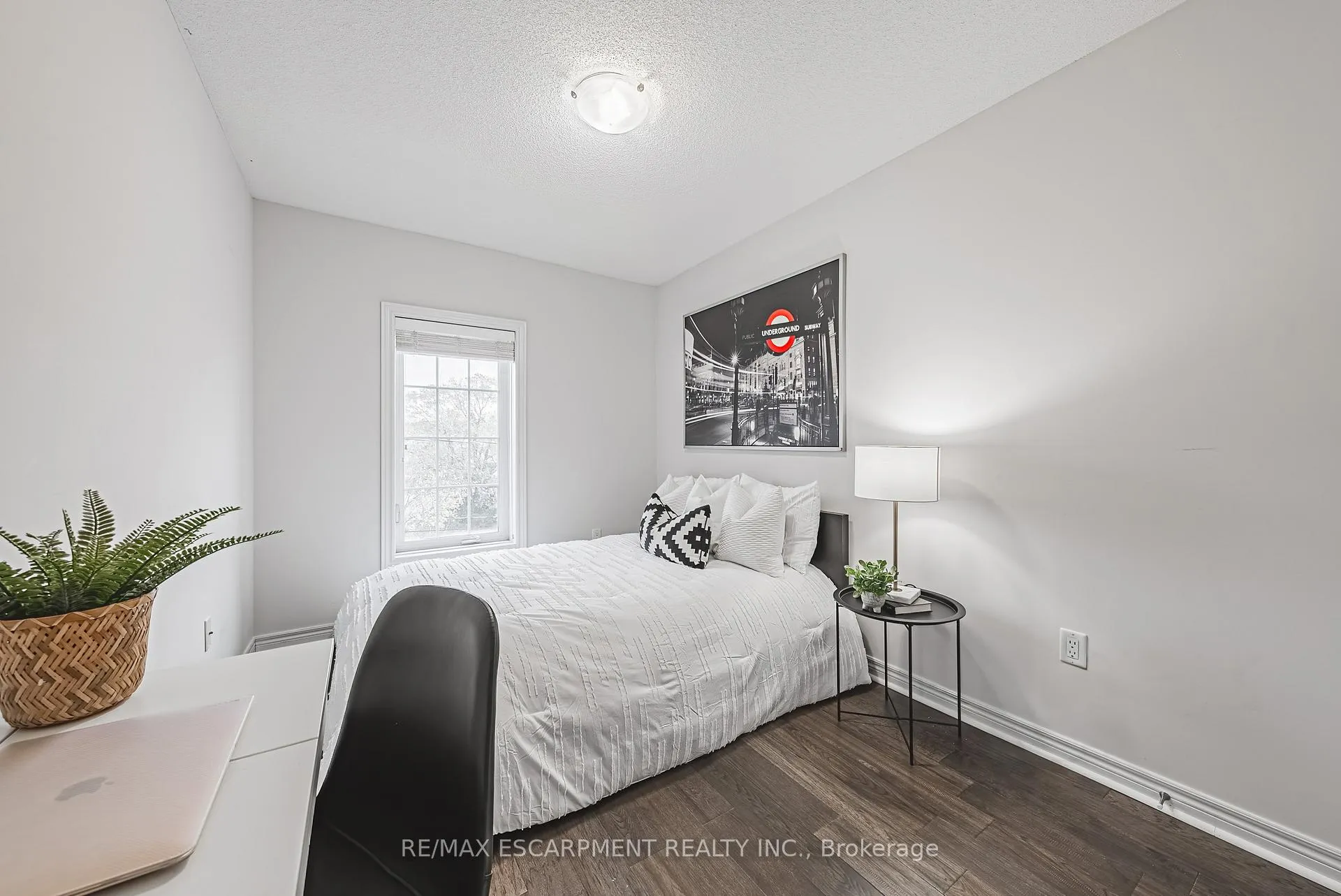 Photo 18 of Unit 4, 2220 Queensway Drive, Burlington, Freeman — HOMEH