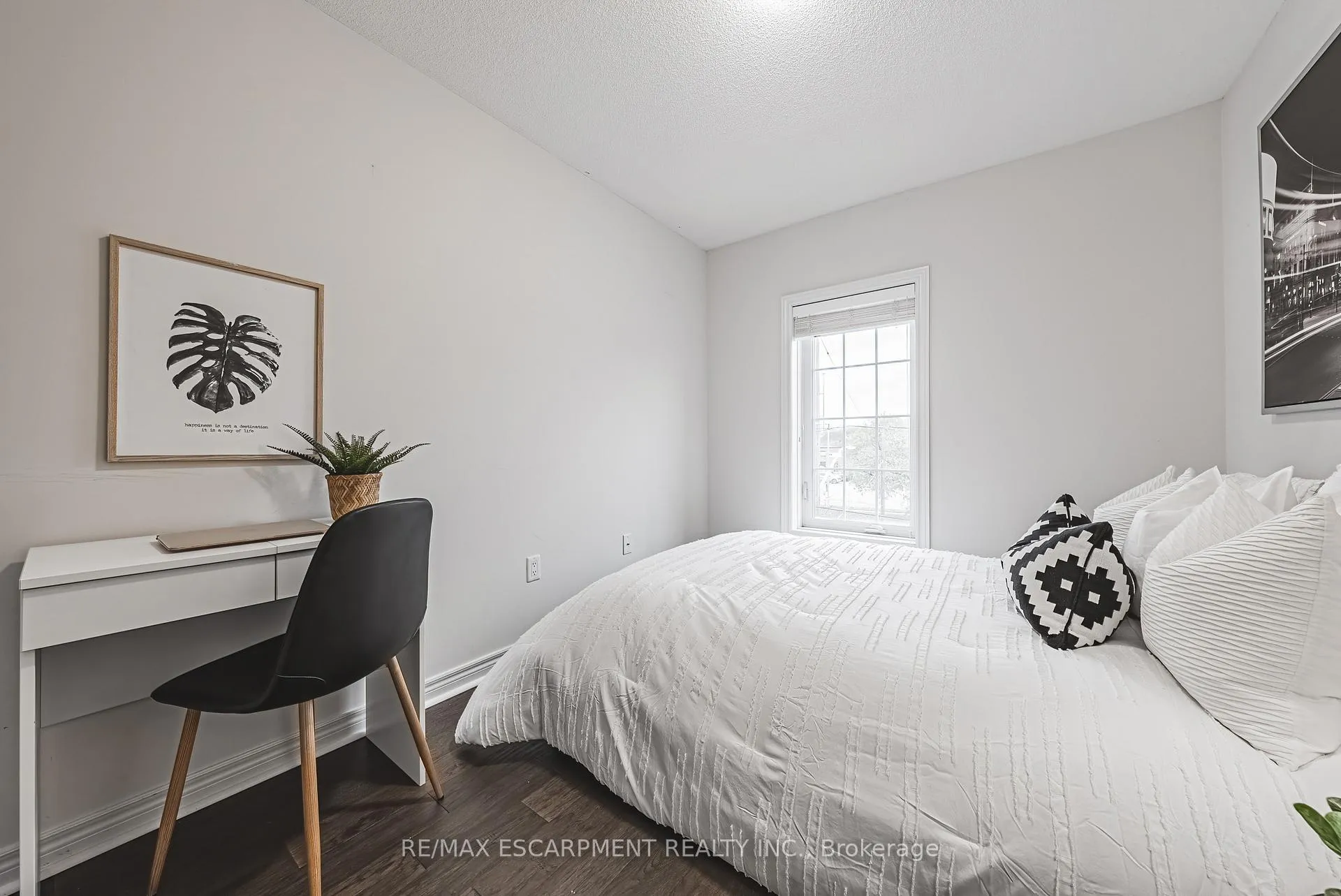 Photo 19 of Unit 4, 2220 Queensway Drive, Burlington, Freeman — HOMEH