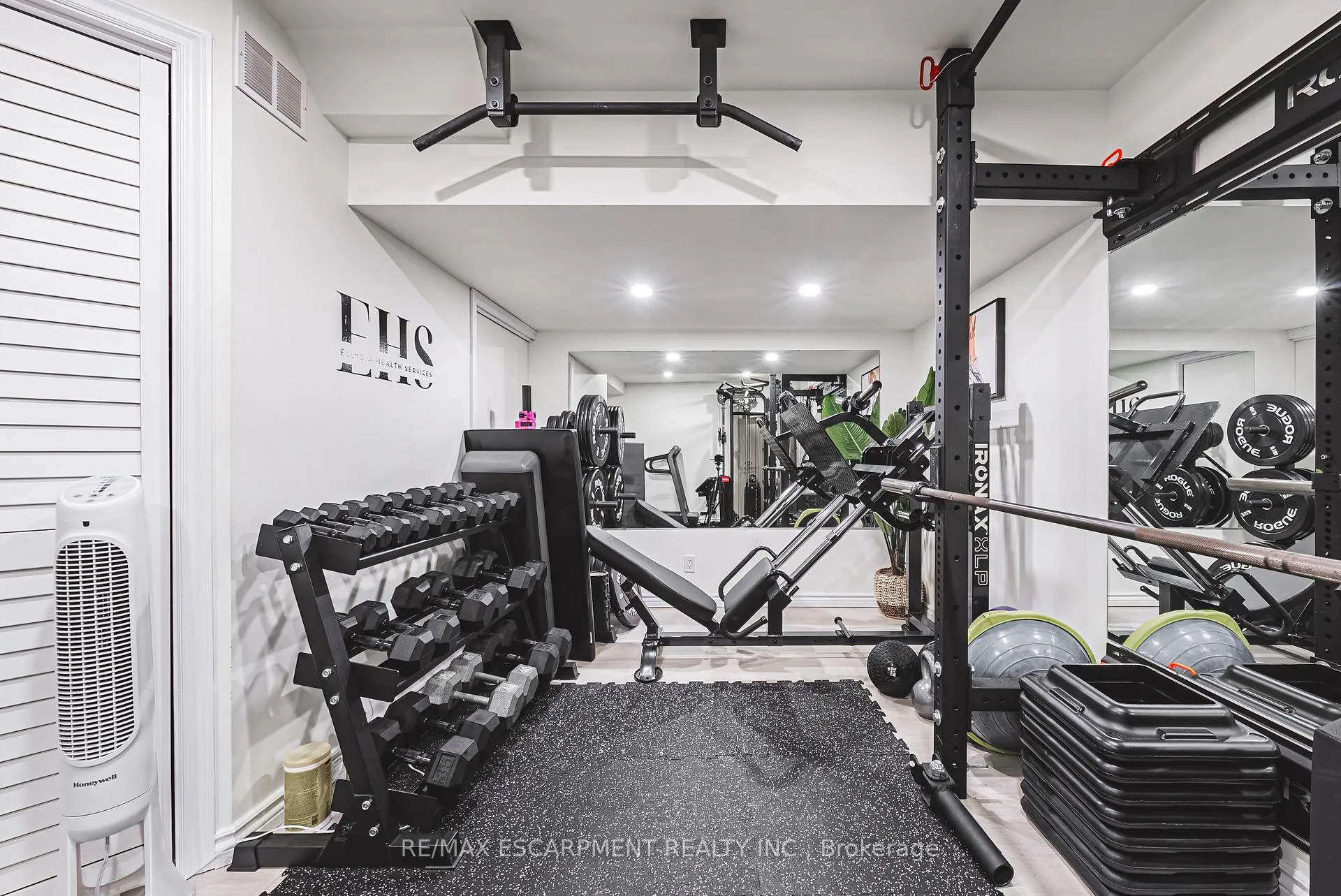 Photo 22 of Unit 4, 2220 Queensway Drive, Burlington, Freeman — HOMEH