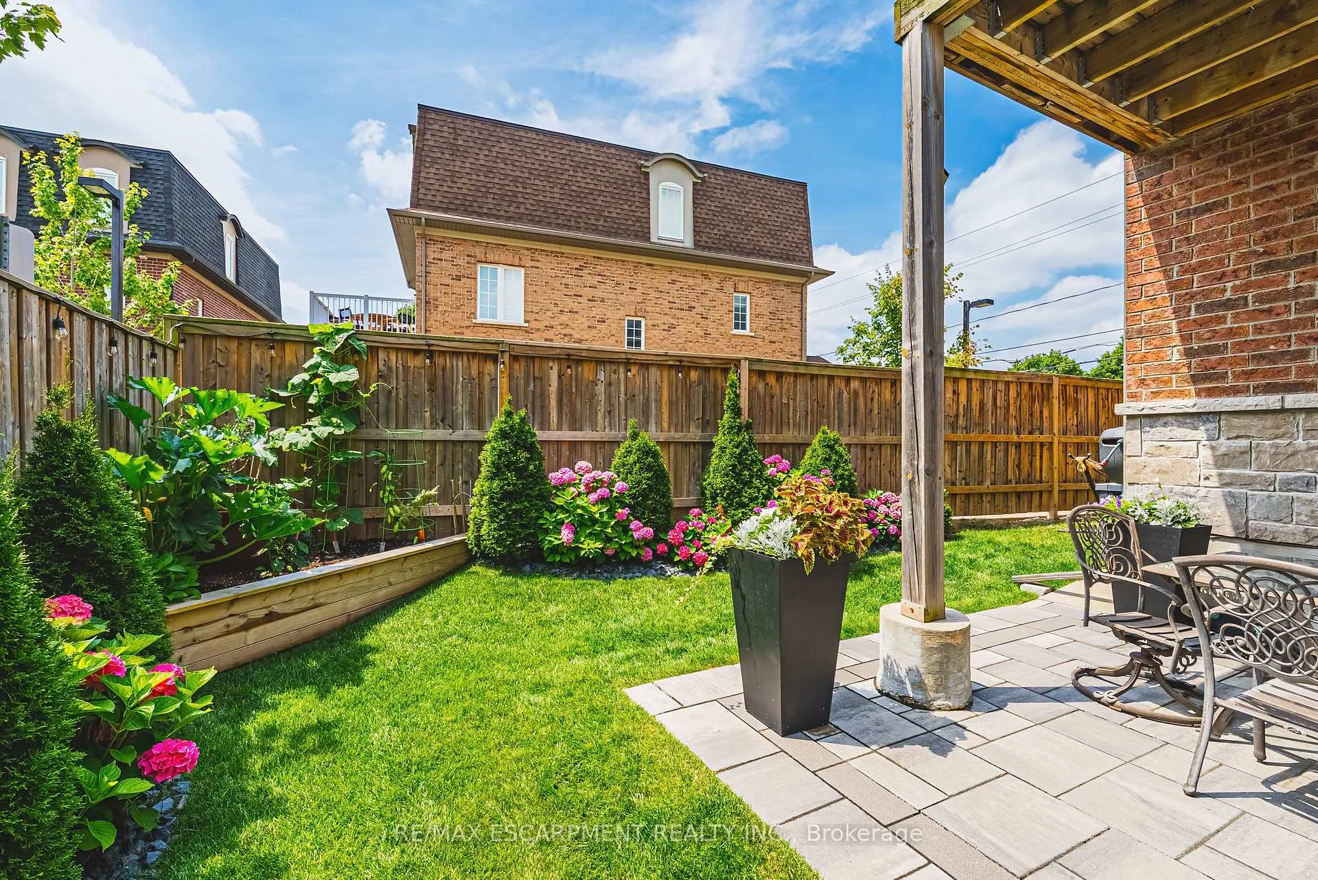 Photo 29 of Unit 4, 2220 Queensway Drive, Burlington, Freeman — HOMEH