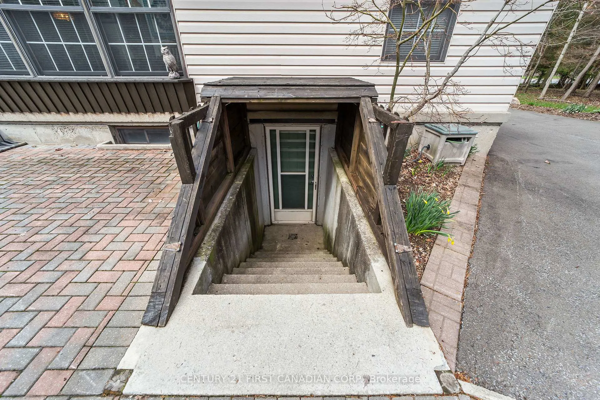 Photo 9 of 33396 Queen Street, North Middlesex, Ailsa Craig — HOMEH