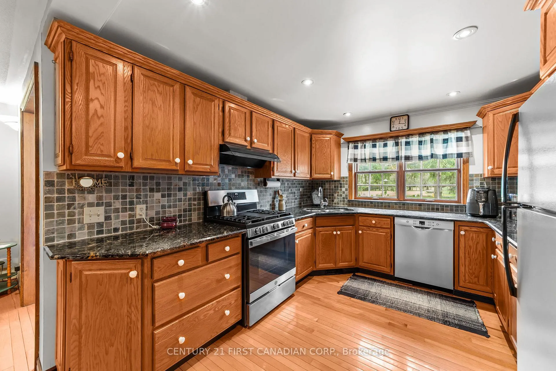 Photo 27 of 33396 Queen Street, North Middlesex, Ailsa Craig — HOMEH