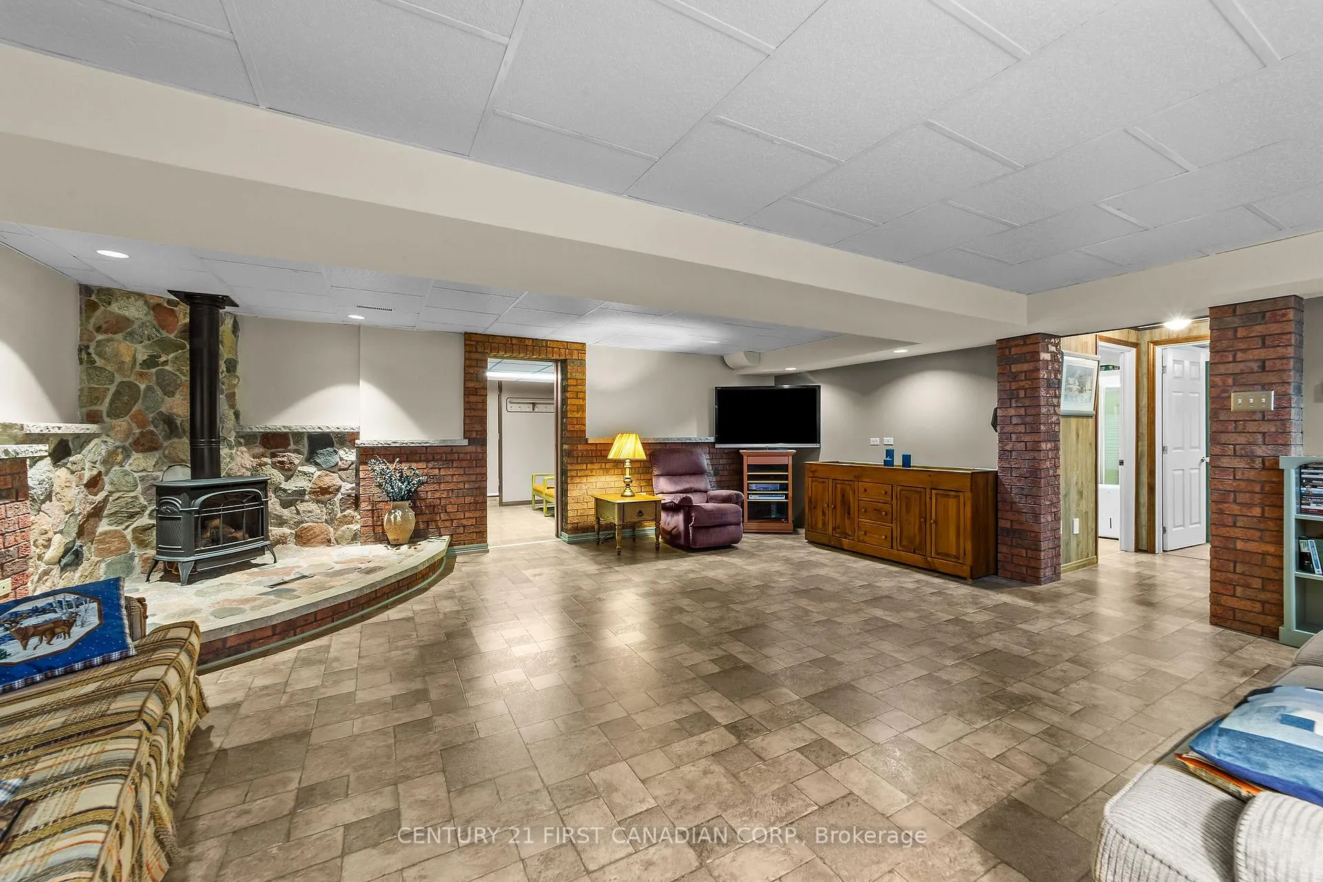 Photo 41 of 33396 Queen Street, North Middlesex, Ailsa Craig — HOMEH