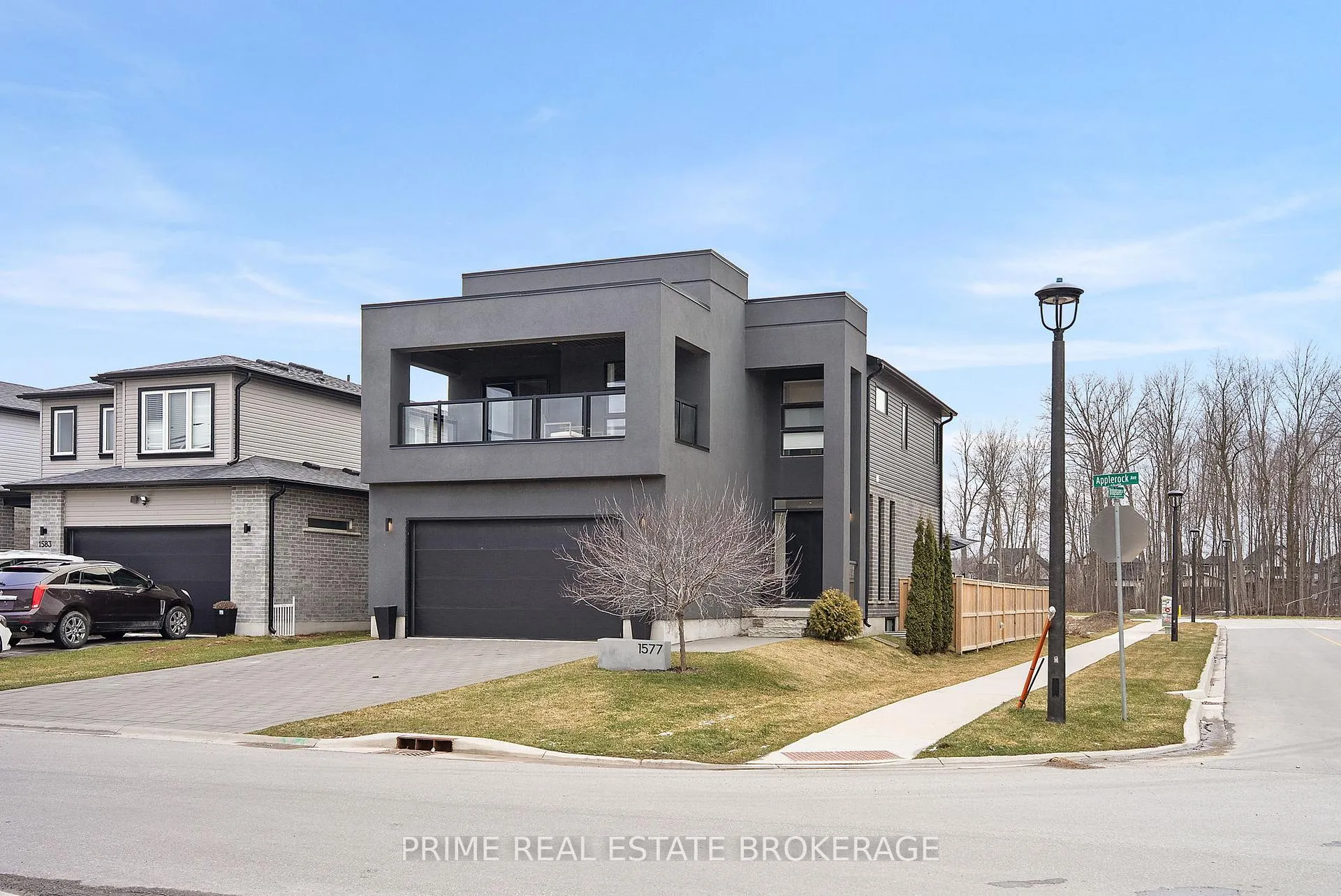 Front of 1577 Applerock Avenue