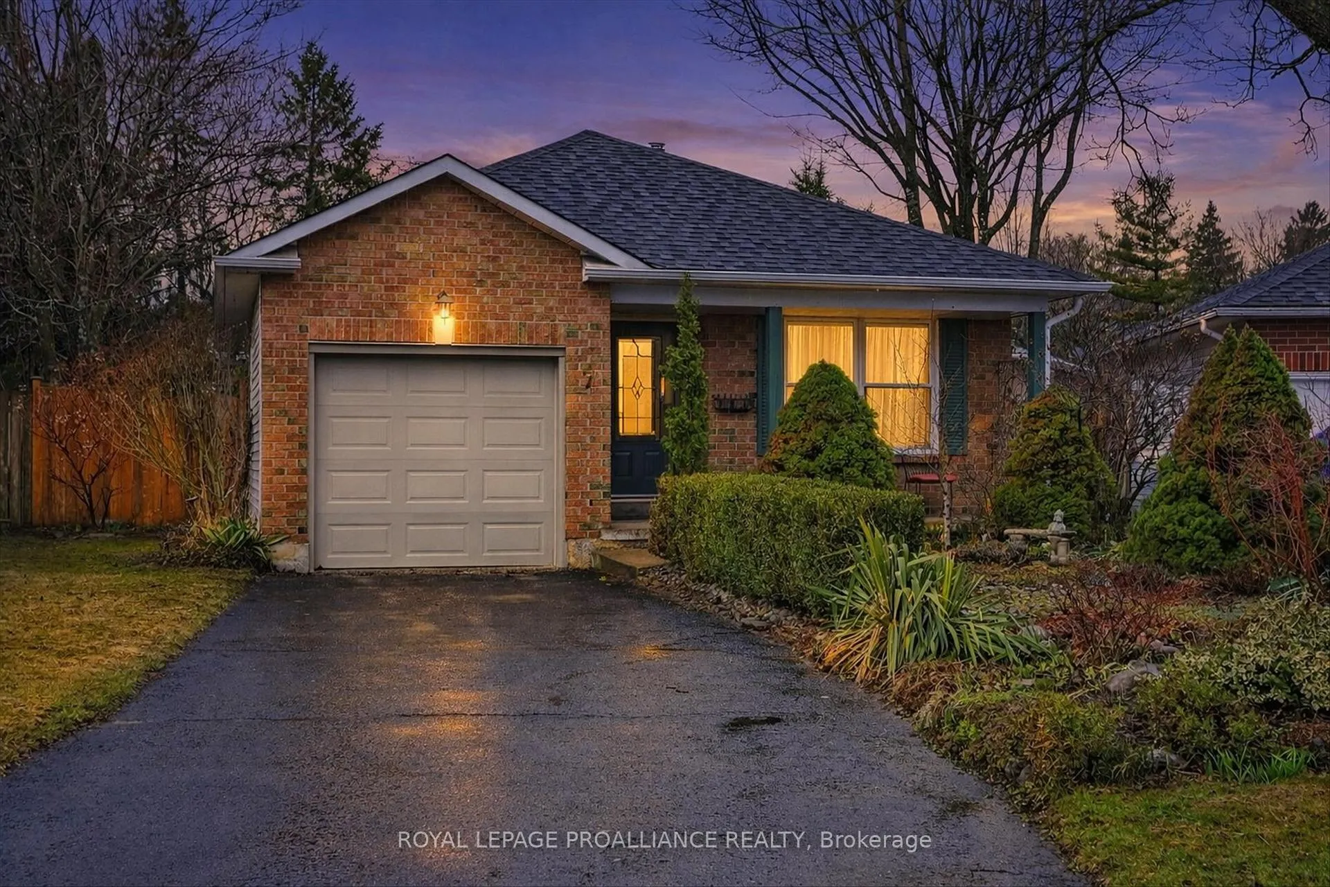 Photo 2 of 7 Daleview Court, Peterborough, Monaghan Ward 2 — HOMEH