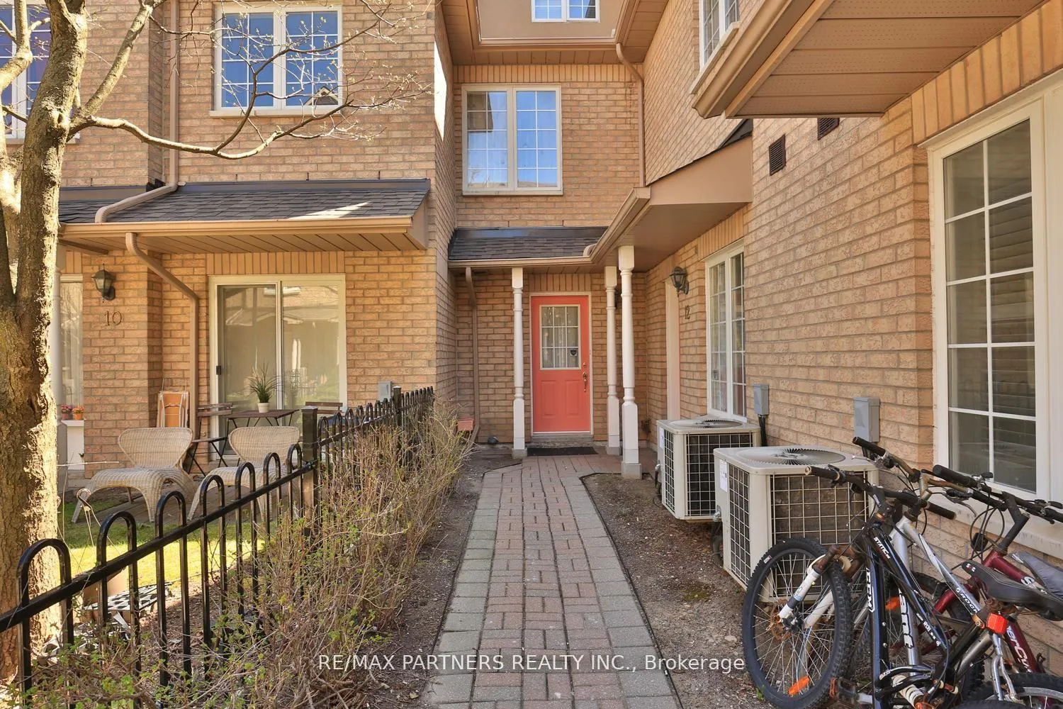 Photo 3 of Unit 11, 23 St Moritz Way, Markham, Unionville — HOMEH