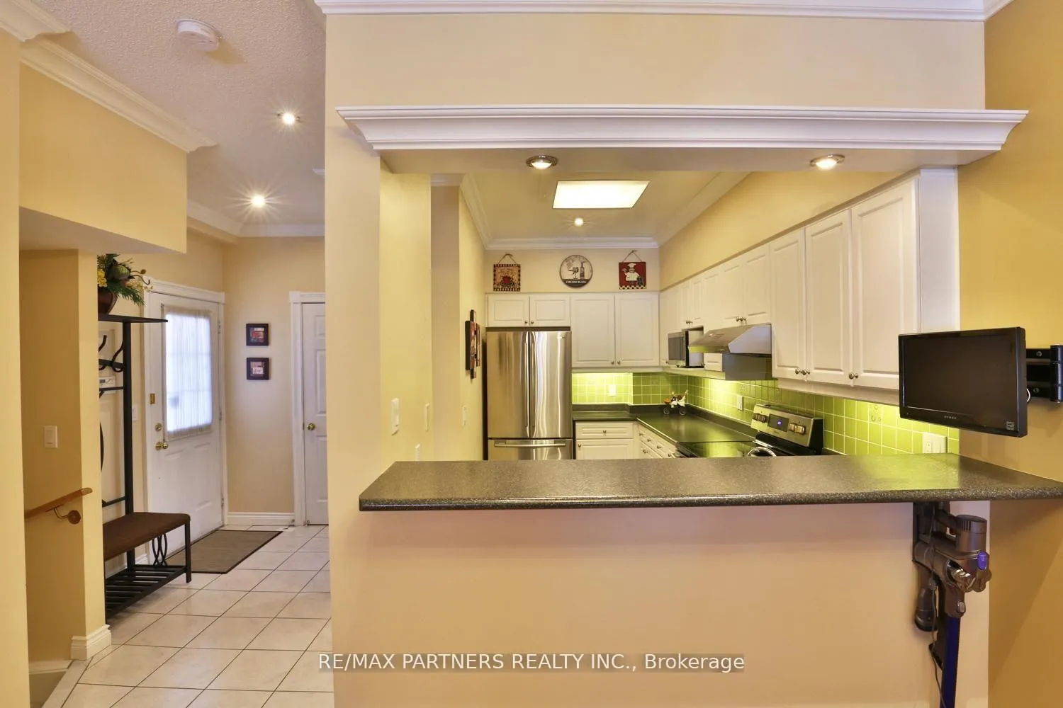 Photo 4 of Unit 11, 23 St Moritz Way, Markham, Unionville — HOMEH