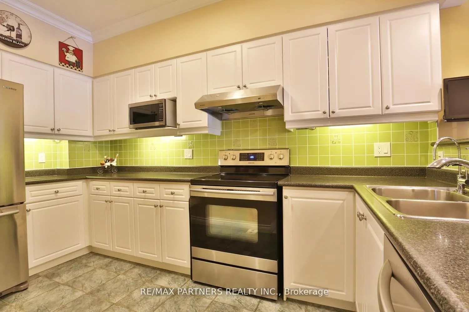 Photo 6 of Unit 11, 23 St Moritz Way, Markham, Unionville — HOMEH
