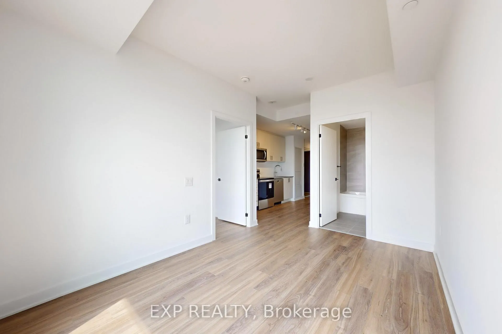 Photo 15 of Unit 919, 2782 Barton Street E, Hamilton, Riverdale — HOMEH