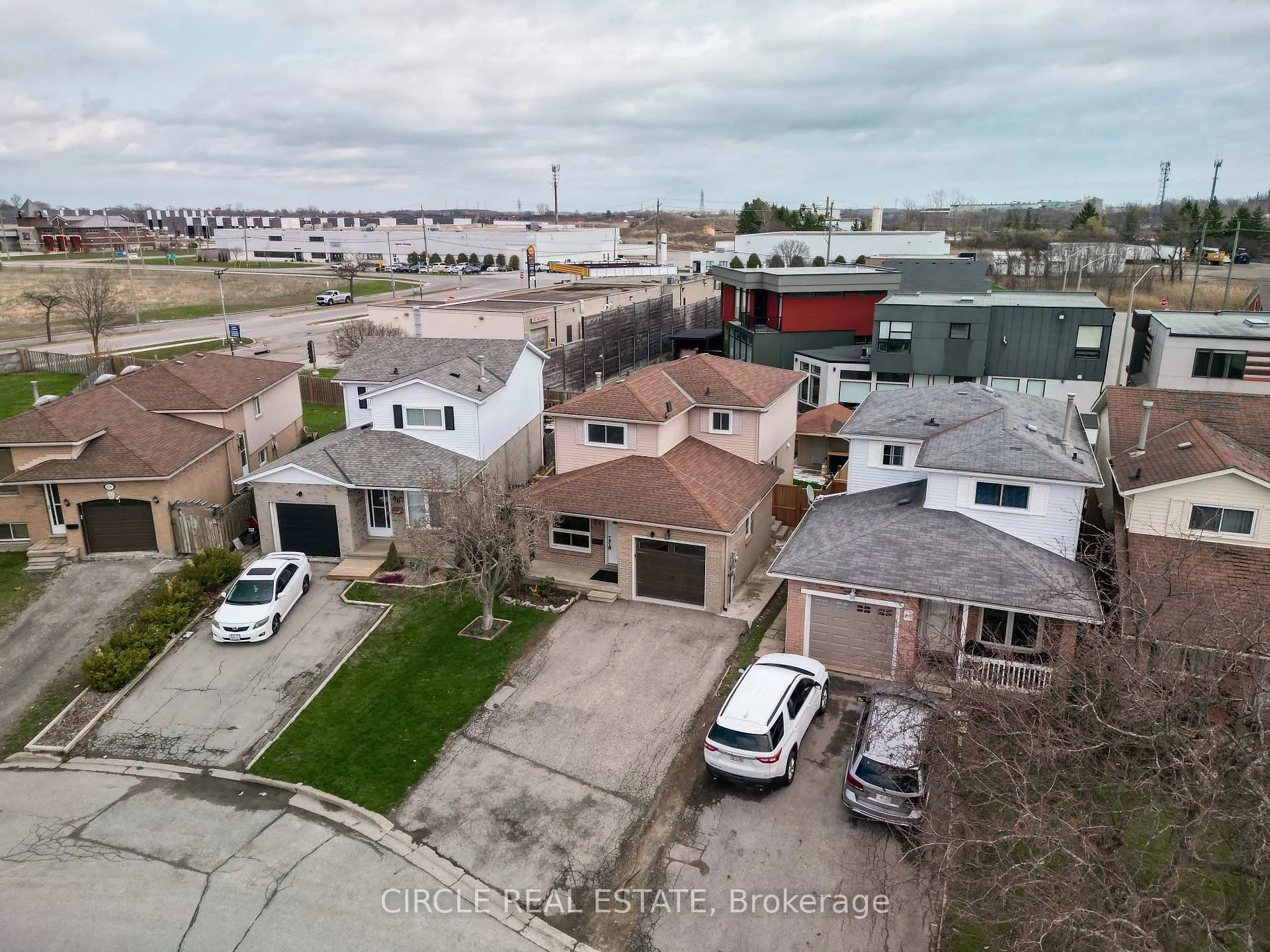 Photo 2 of 64 Lampman Crescent, Thorold, Confederation Heights — HOMEH
