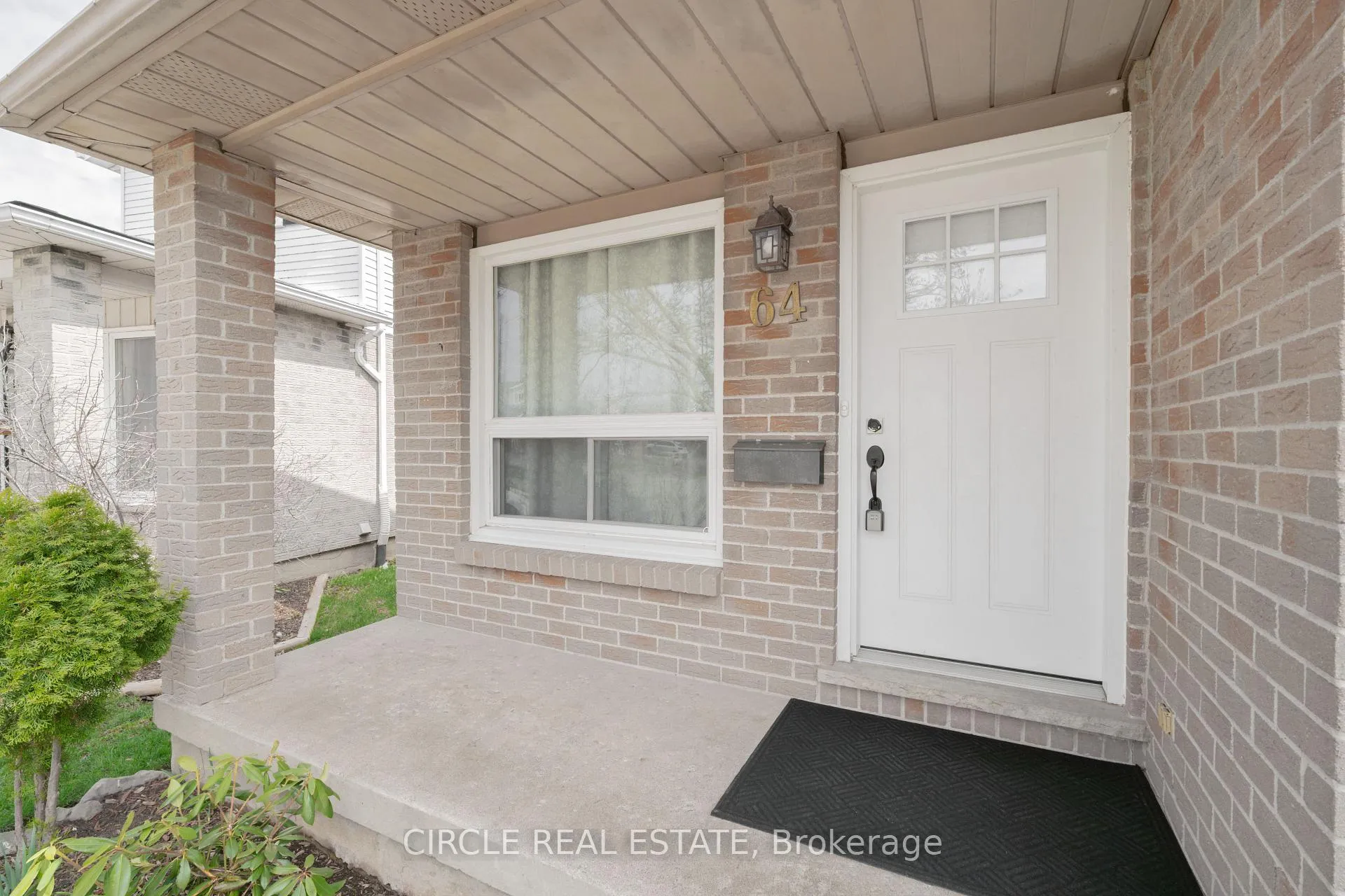 Photo 4 of 64 Lampman Crescent, Thorold, Confederation Heights — HOMEH