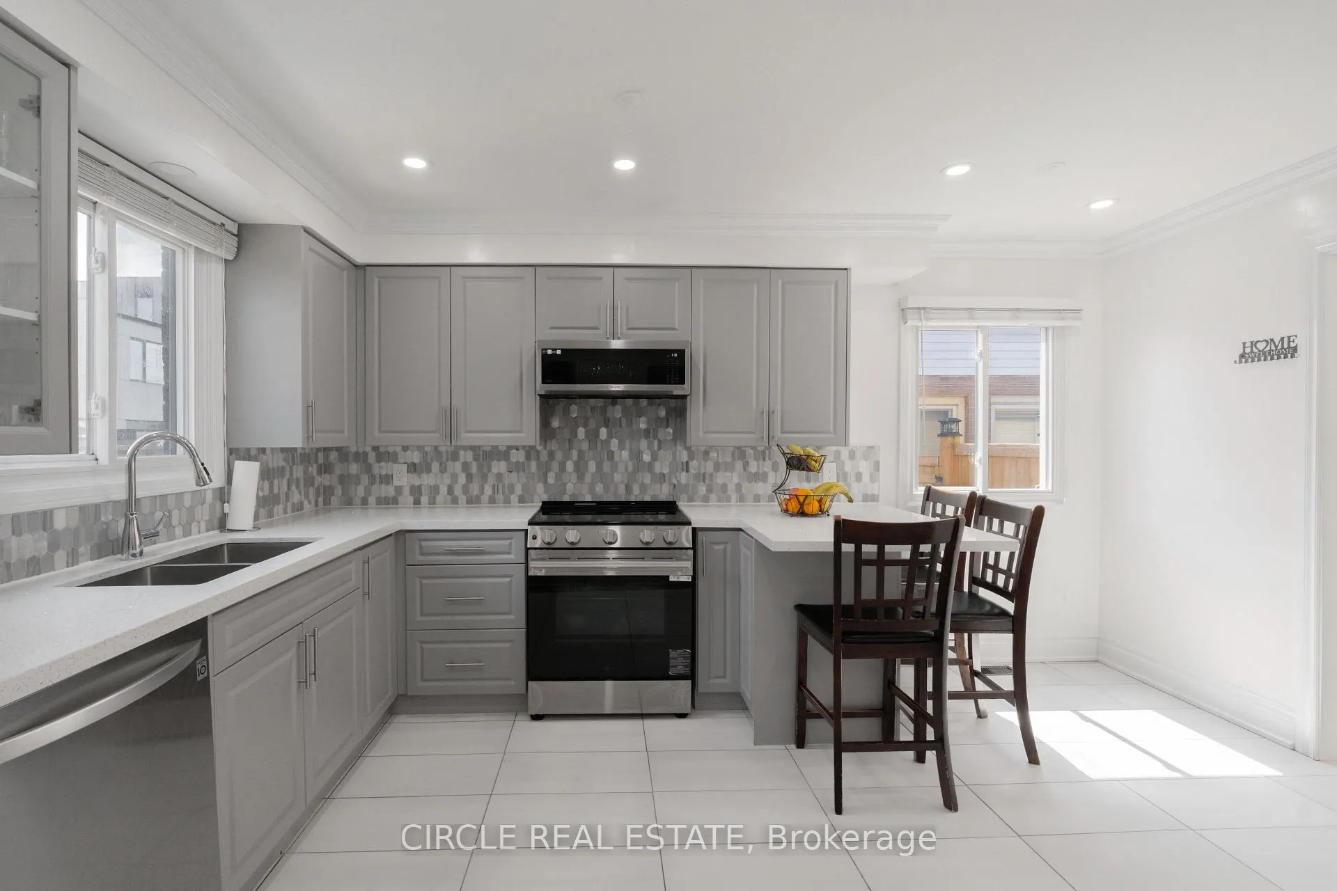 Photo 8 of 64 Lampman Crescent, Thorold, Confederation Heights — HOMEH