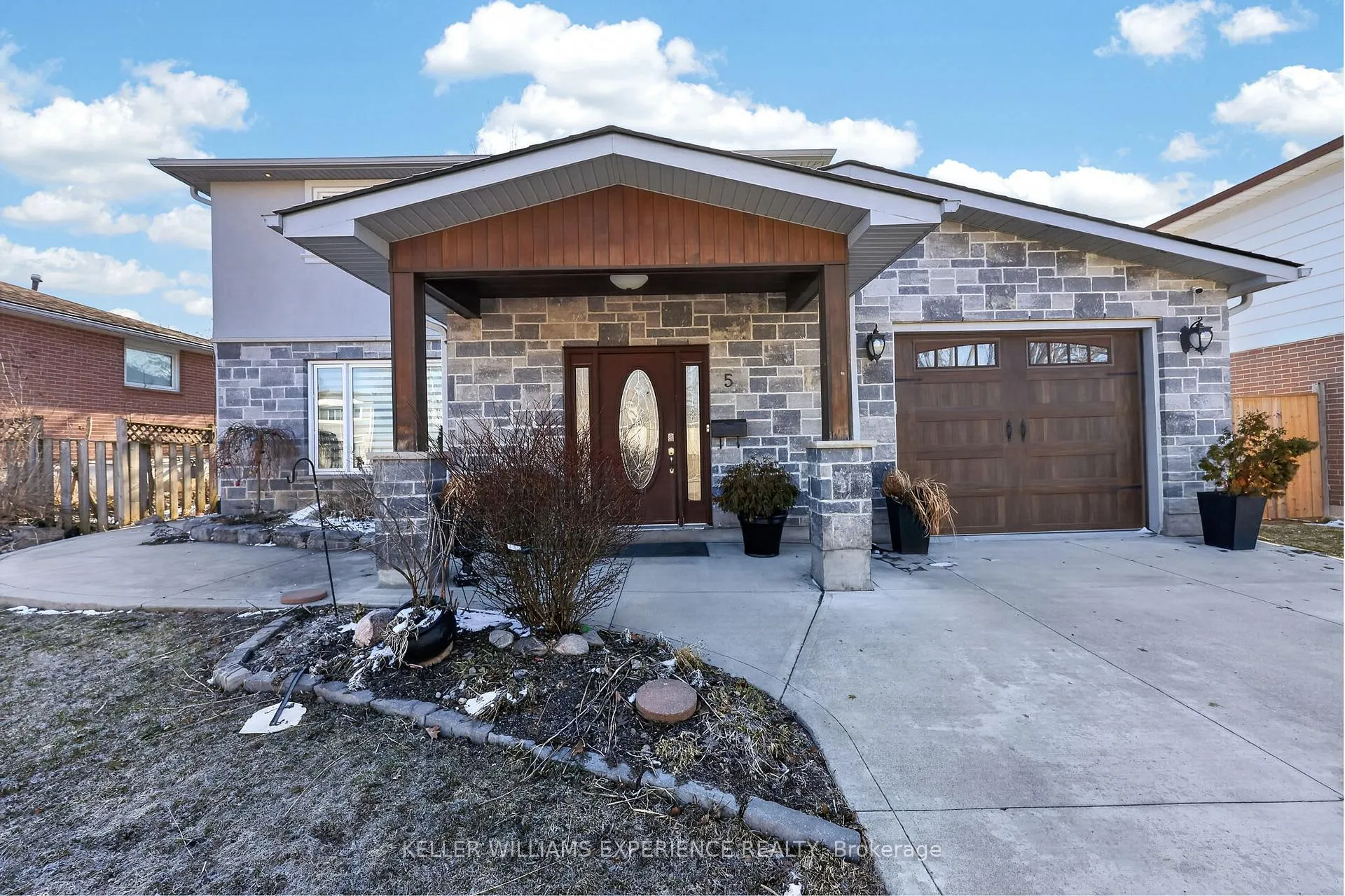 Photo 1 of 5 Jills Court, Barrie, Grove East — HOMEH