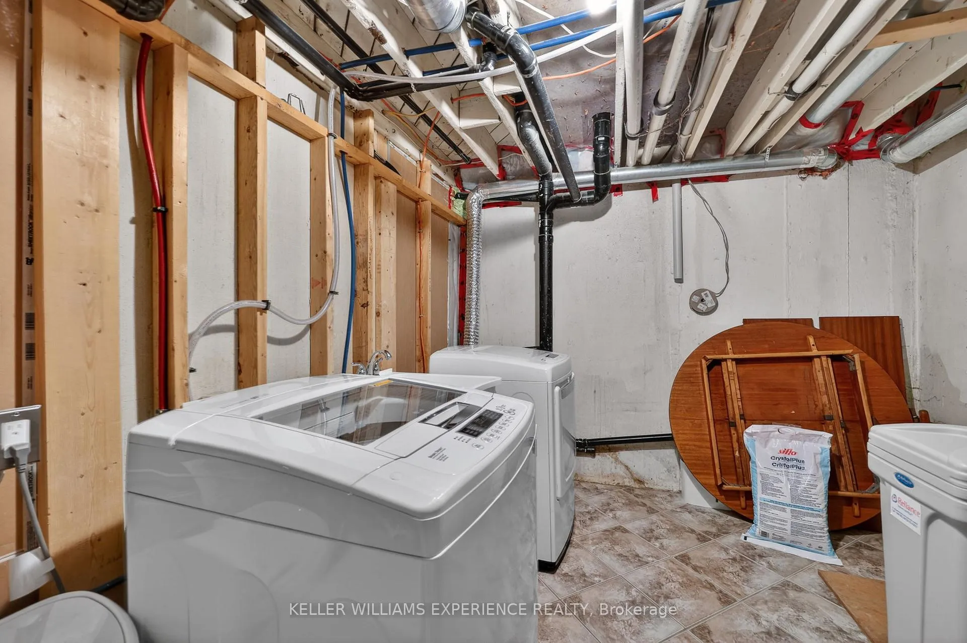 Photo 35 of 5 Jills Court, Barrie, Grove East — HOMEH