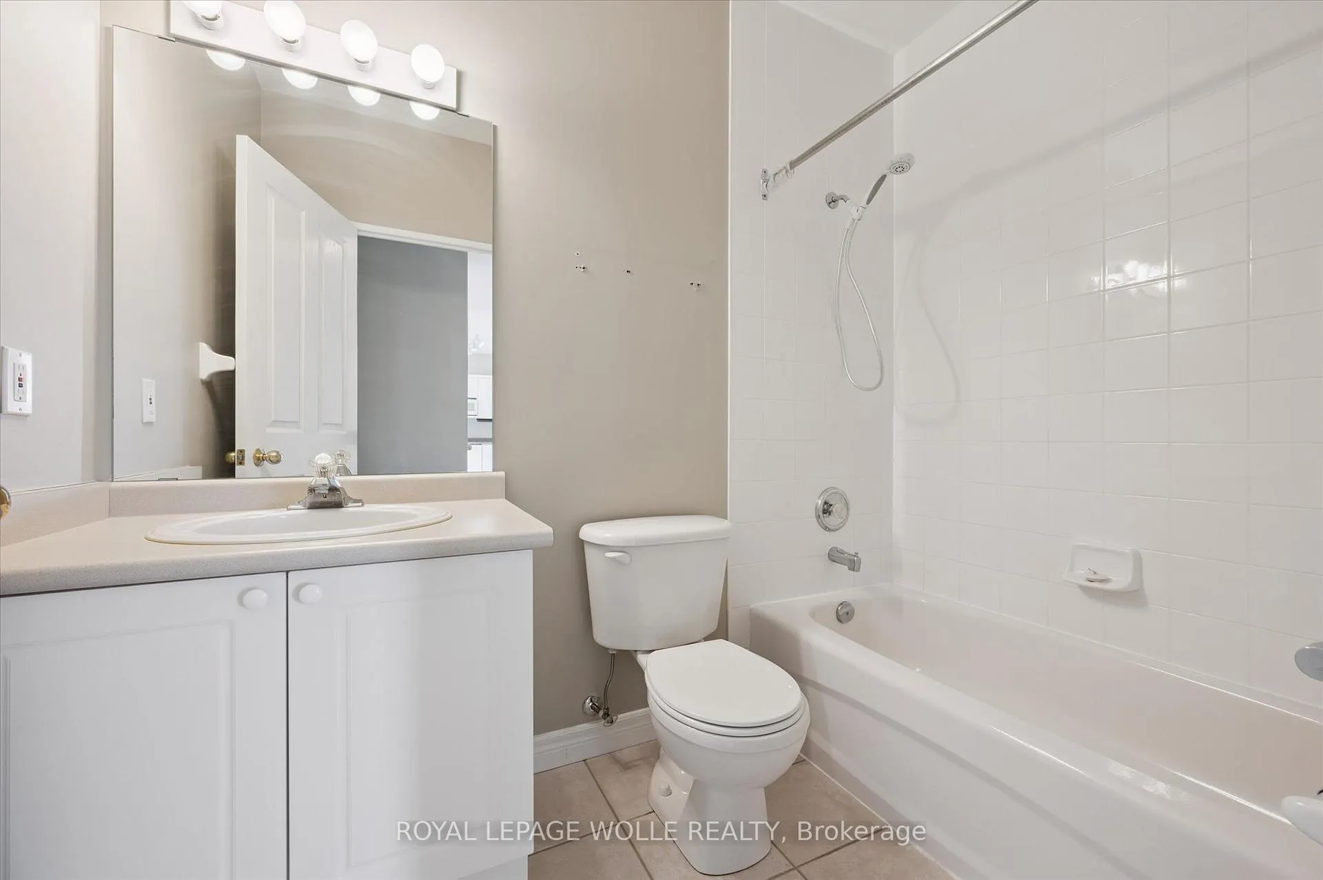 Photo 18 of Unit 706, 255 Keats Way, Waterloo — HOMEH