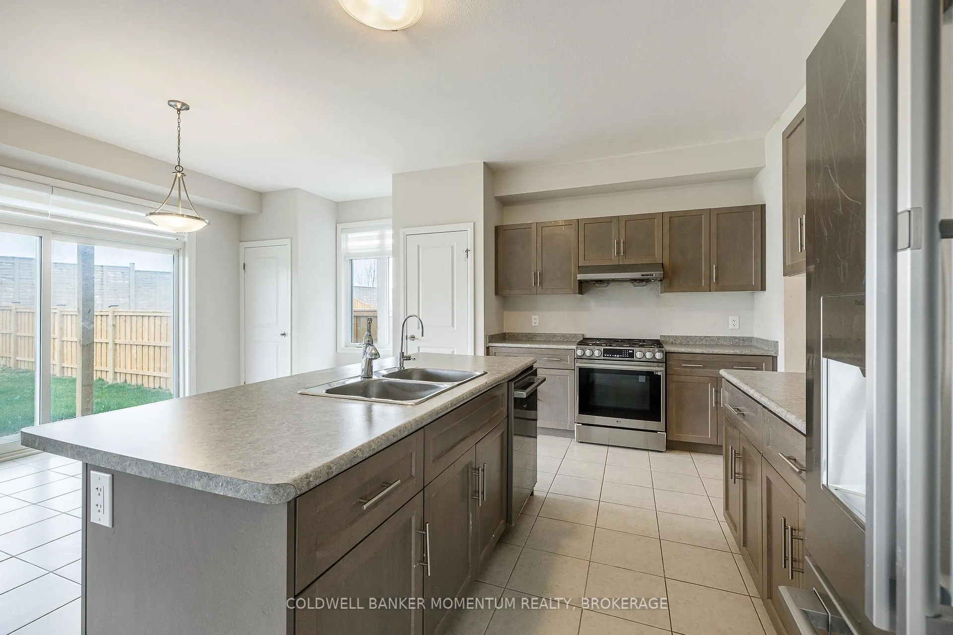 Photo 11 of 155 Bur Oak Drive, Thorold, Confederation Heights — HOMEH