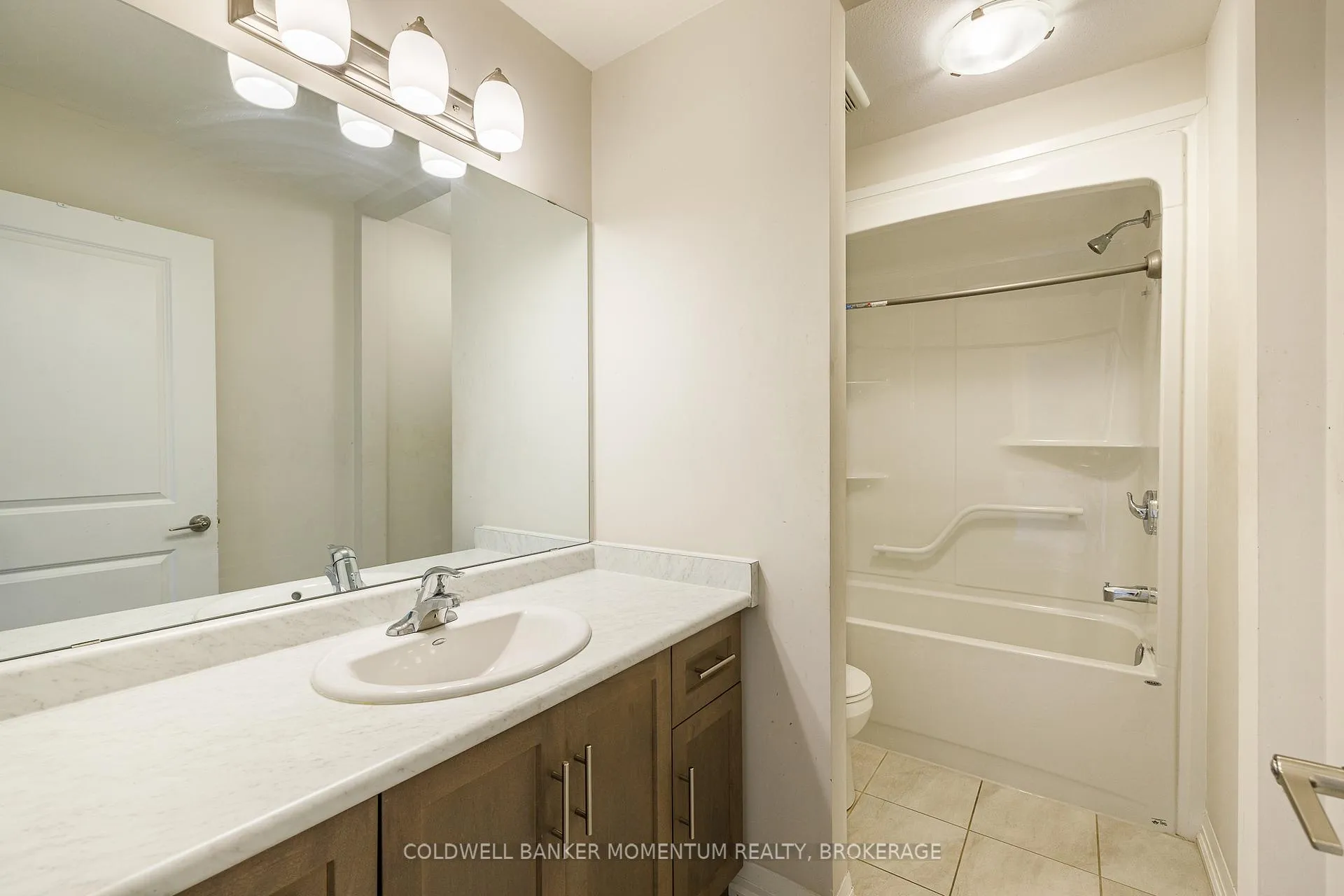 Photo 16 of 155 Bur Oak Drive, Thorold, Confederation Heights — HOMEH