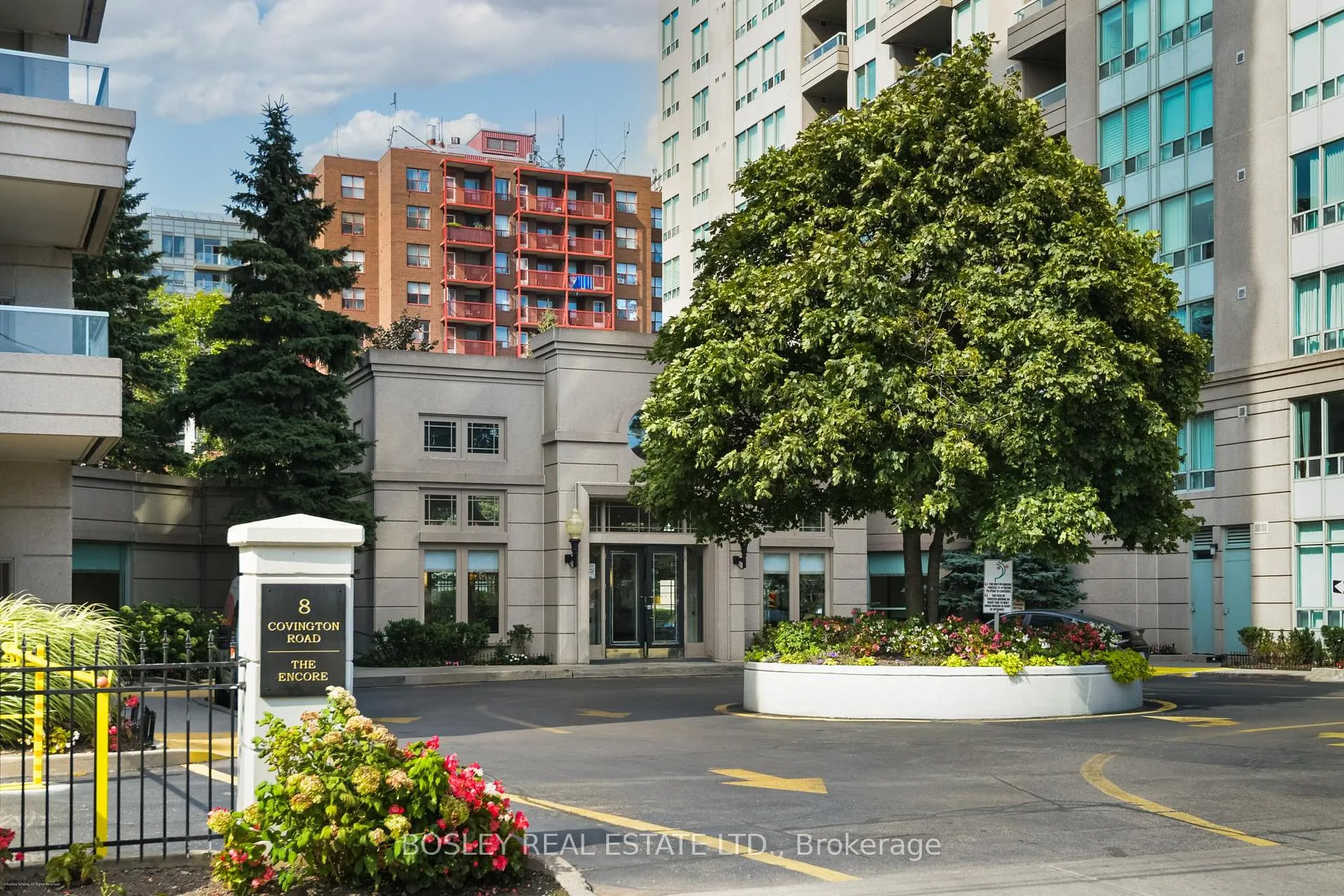 Photo 2 of Unit 403, 2 Covington Road, Toronto, Englemount-Lawrence — HOMEH