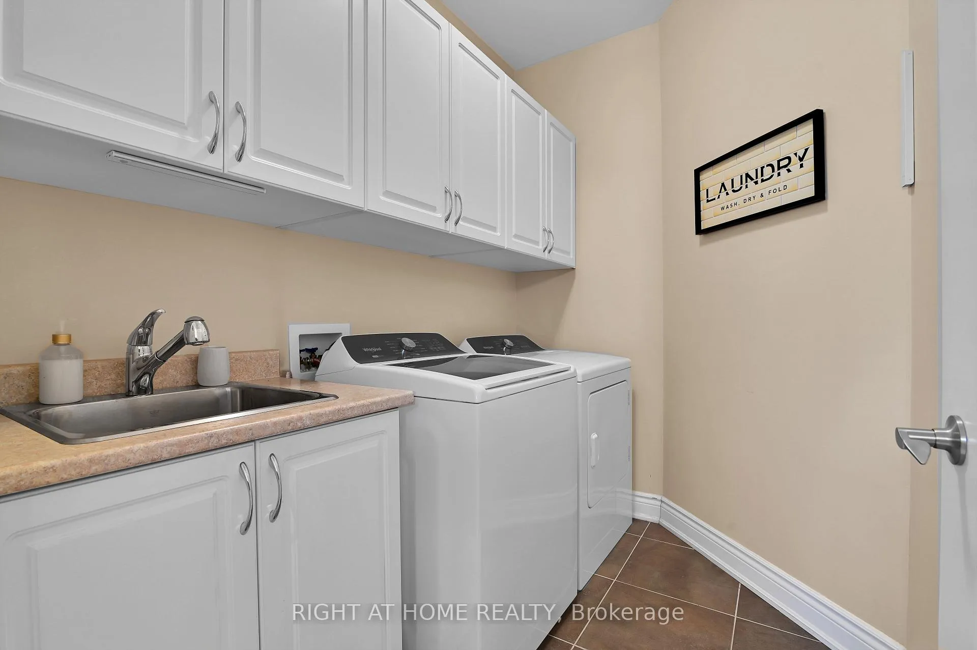 Photo 8 of 131 Issam Private, Ottawa, Ellwood — HOMEH