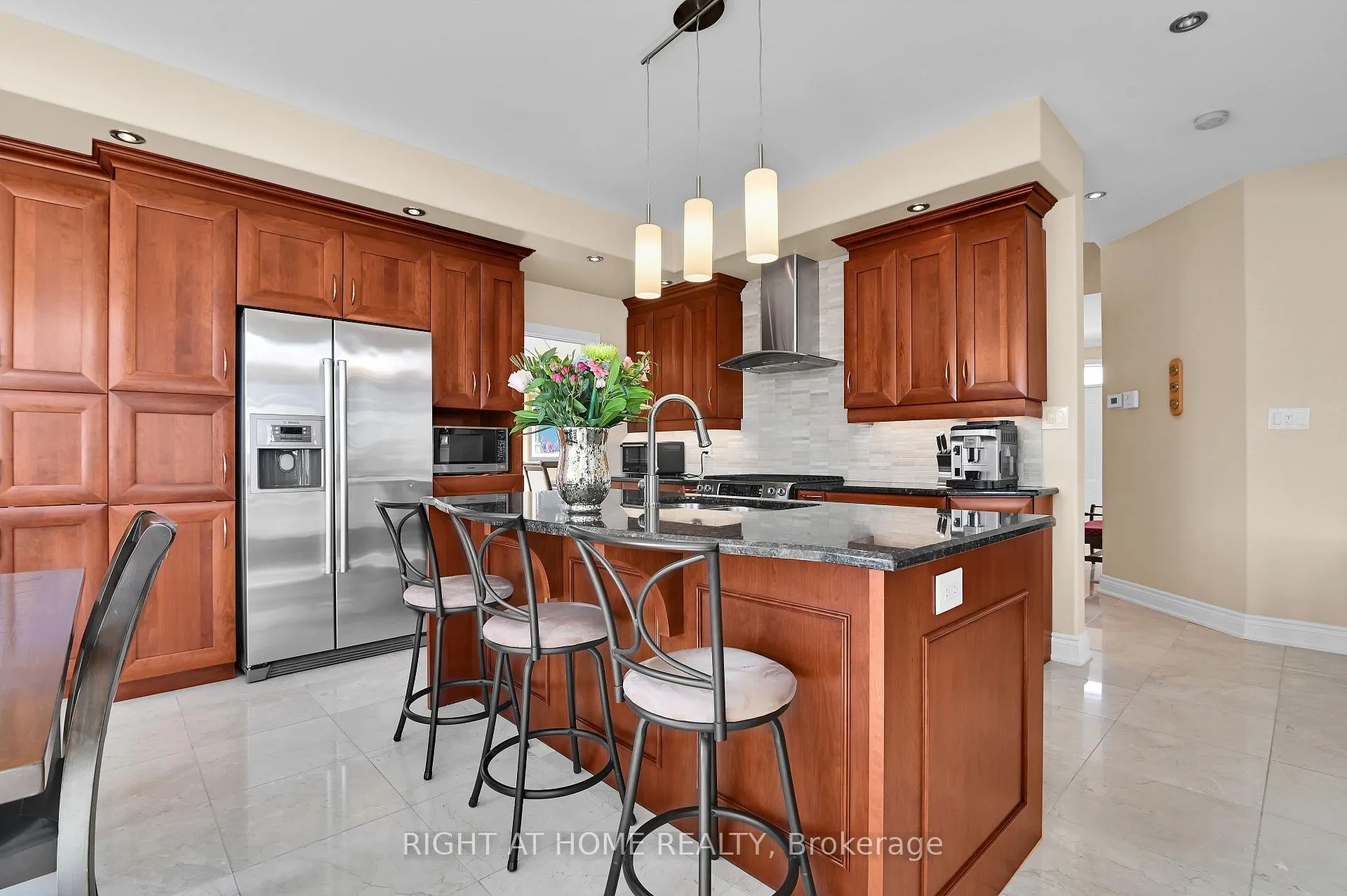 Photo 12 of 131 Issam Private, Ottawa, Ellwood — HOMEH