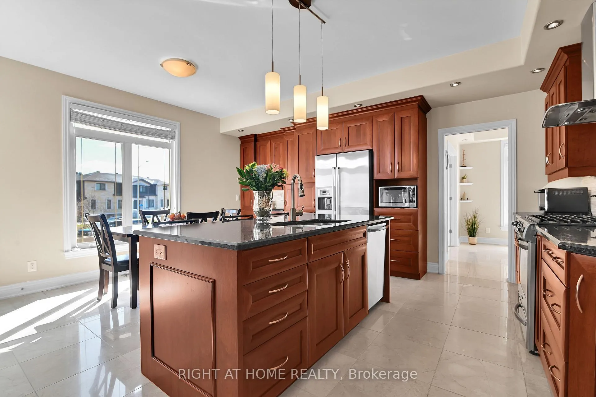 Photo 13 of 131 Issam Private, Ottawa, Ellwood — HOMEH