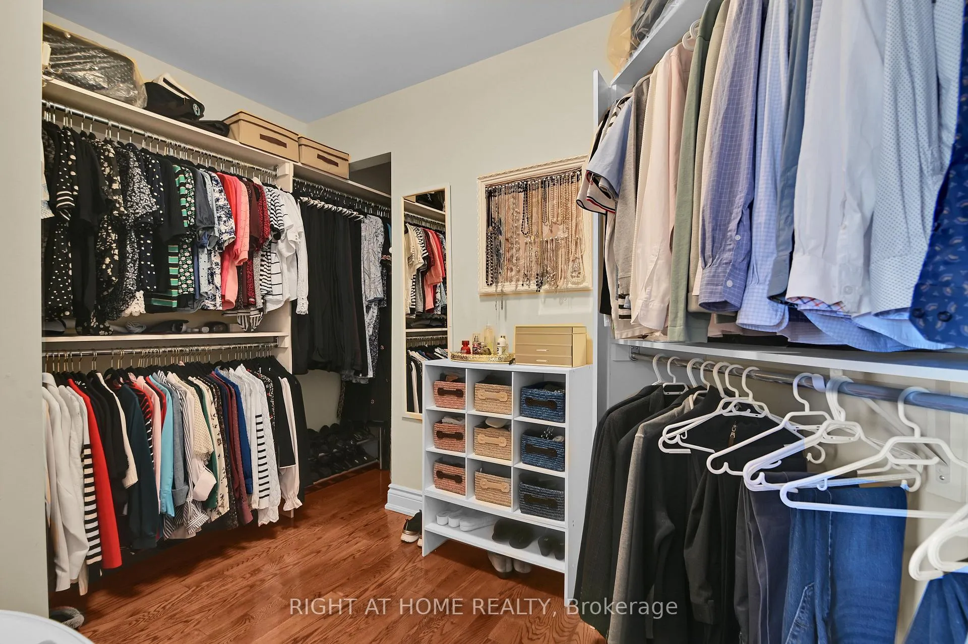 Photo 24 of 131 Issam Private, Ottawa, Ellwood — HOMEH