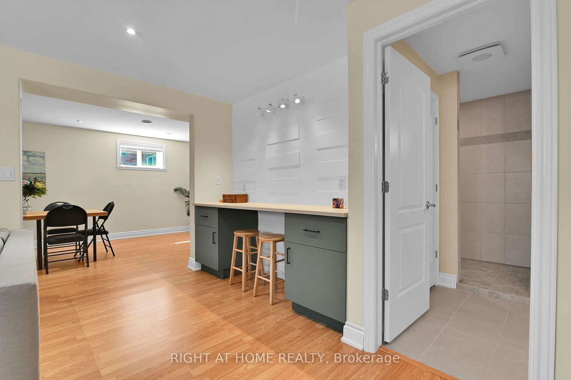 Photo 33 of 131 Issam Private, Ottawa, Ellwood — HOMEH
