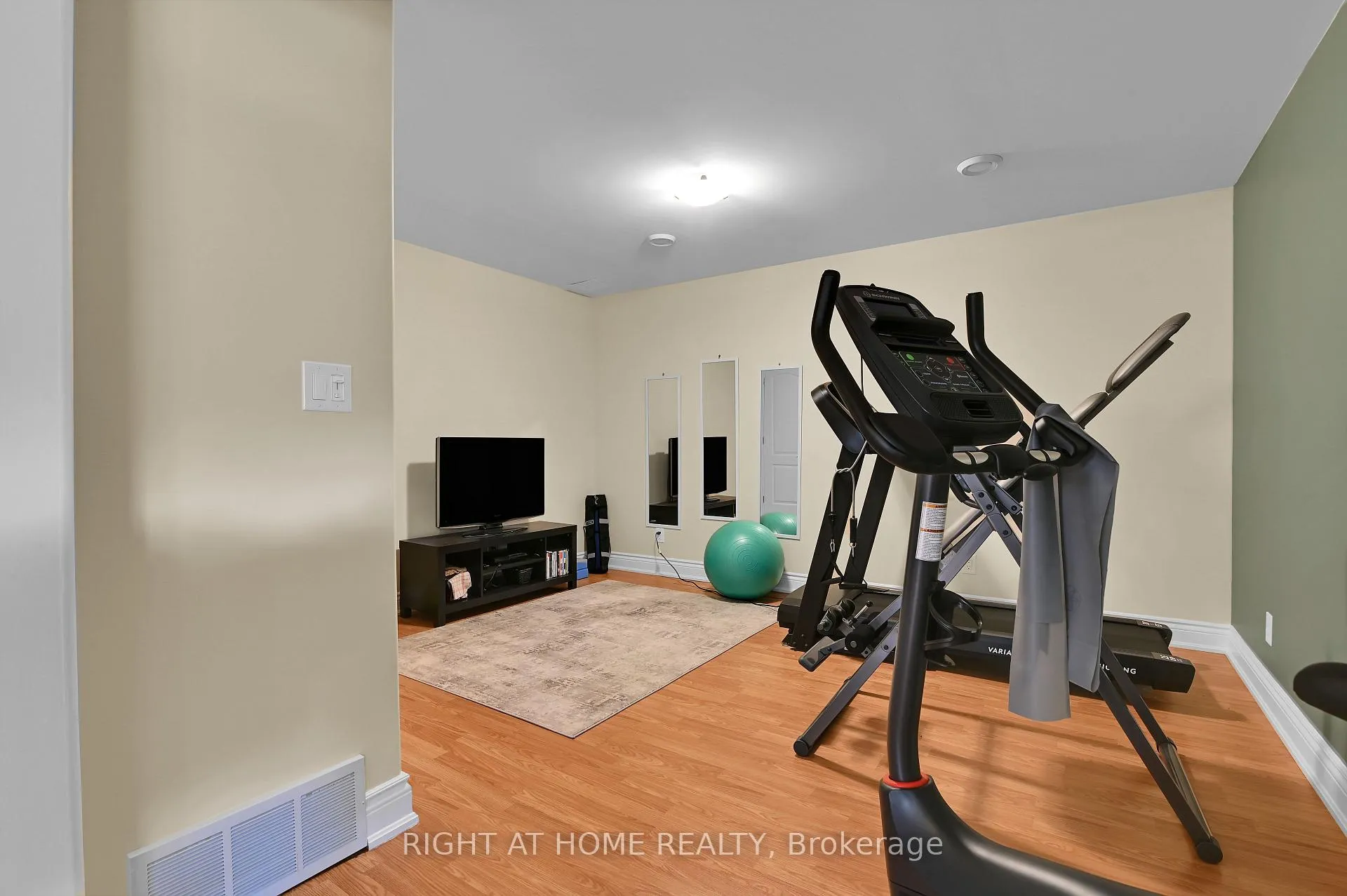 Photo 35 of 131 Issam Private, Ottawa, Ellwood — HOMEH