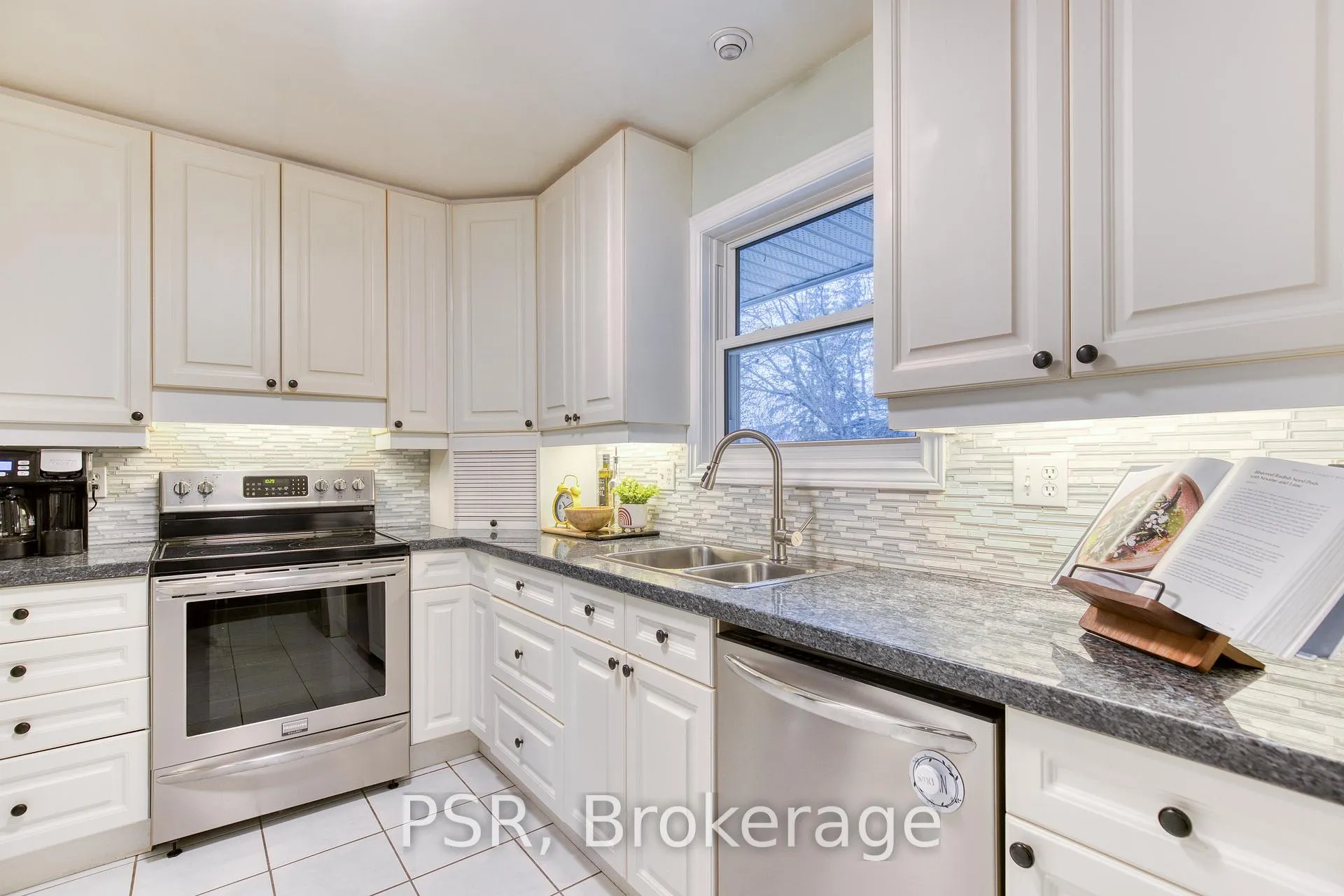 Photo 10 of 36 Randerson Avenue, Kitchener — HOMEH