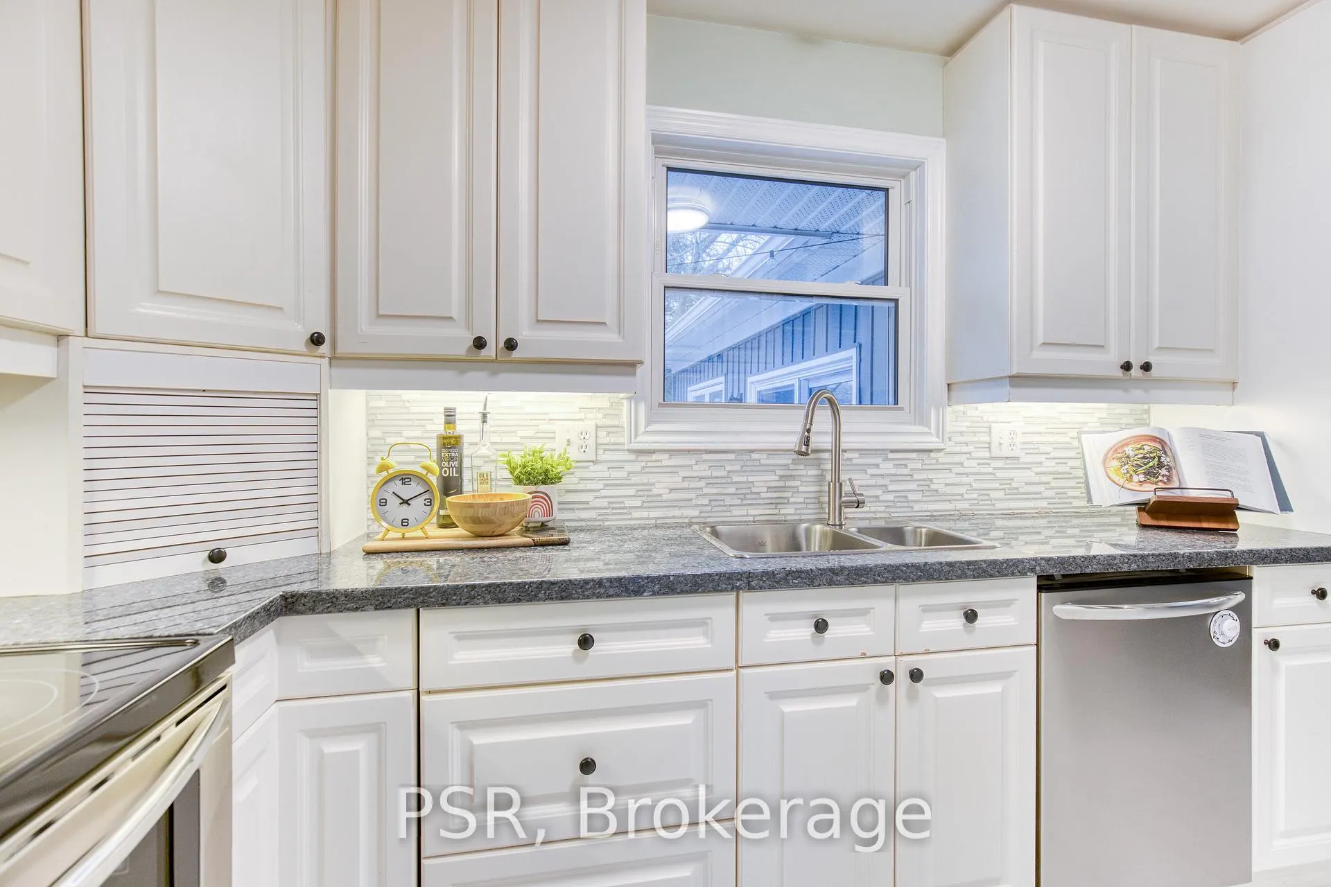 Photo 11 of 36 Randerson Avenue, Kitchener — HOMEH