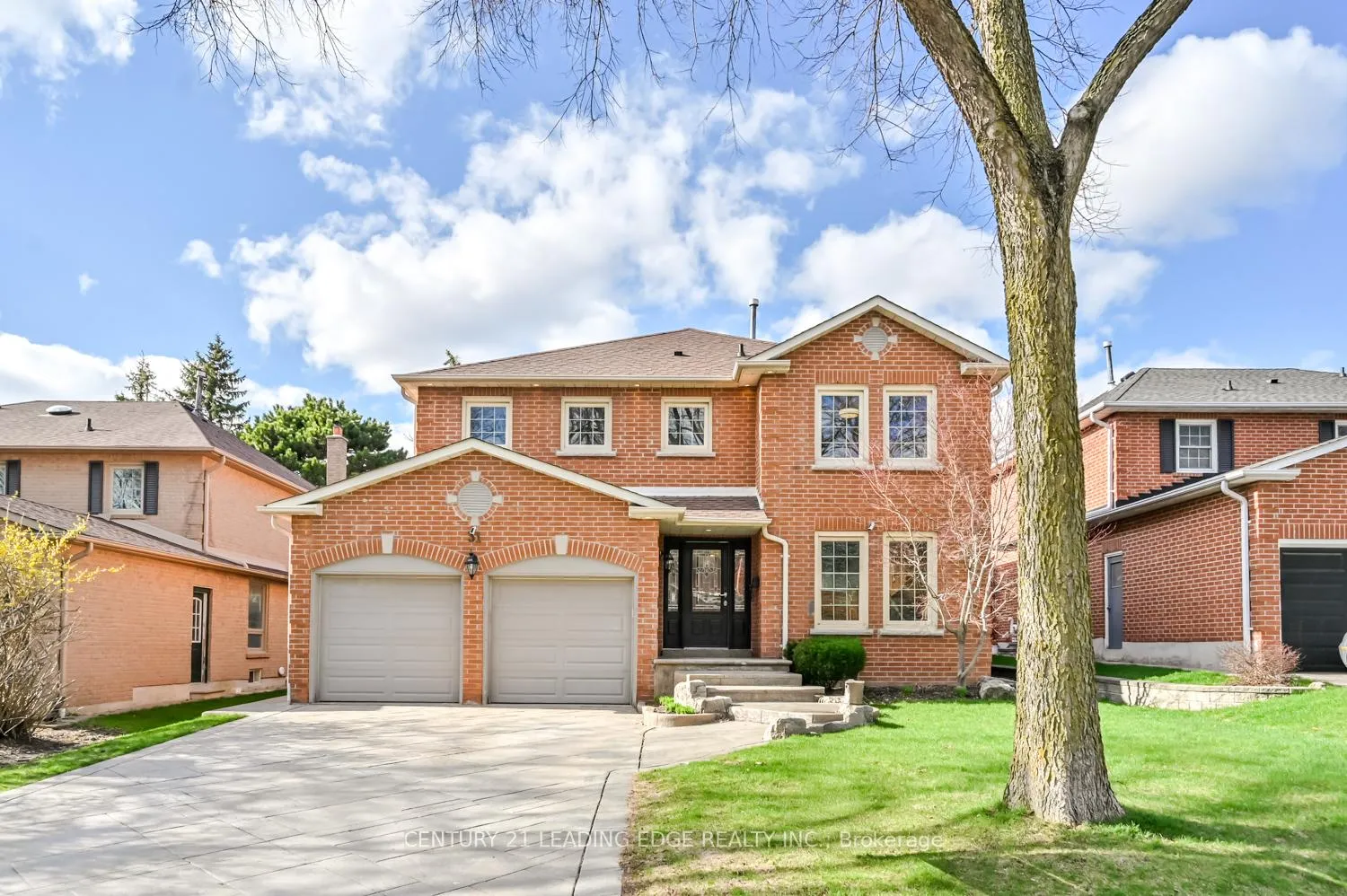 Photo 2 of 31 Heisey Drive, Markham, Markham Village — HOMEH